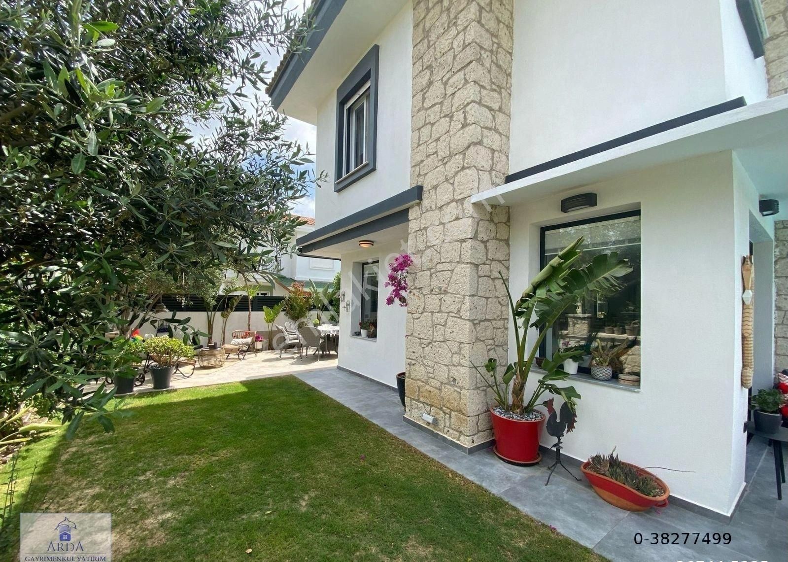 Alaçatı Çamlıkyolda 4+1 Yüzme Havuzlu Satılık Müstakil Lüks Villa - Görsel 20