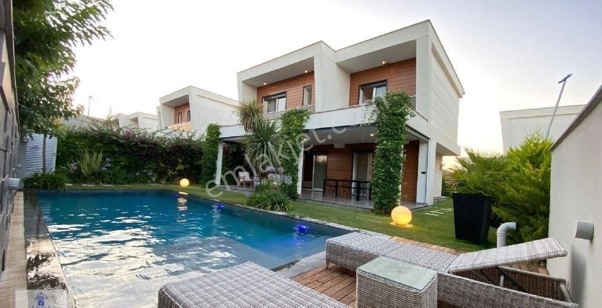 Alaçatı Göbene Mevki Tek Müstakil Havuzlu 4+1 Lüks Villa - Görsel 17