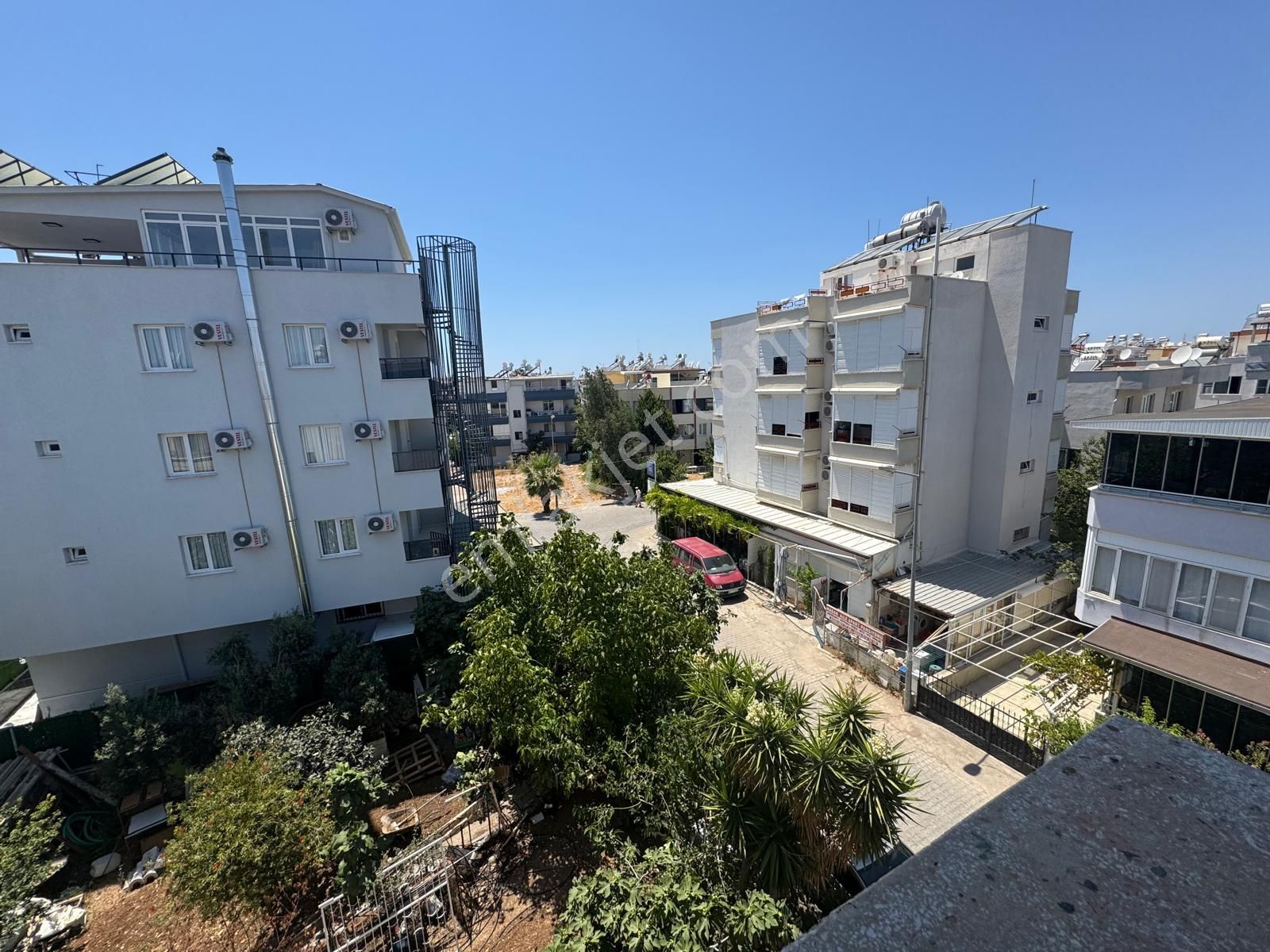 Çamlıkta Denize Yakın Komple Satılık Bina - Görsel 6