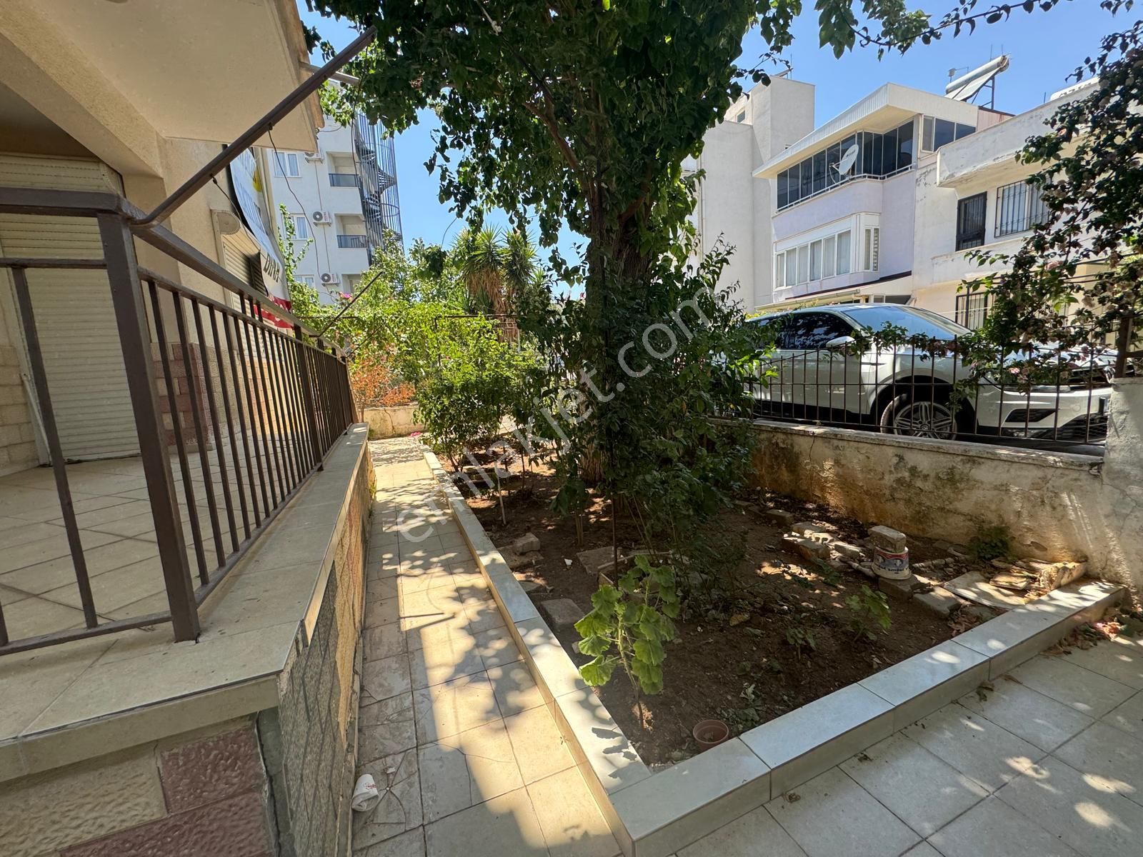 Çamlıkta Denize Yakın Komple Satılık Bina - Görsel 11