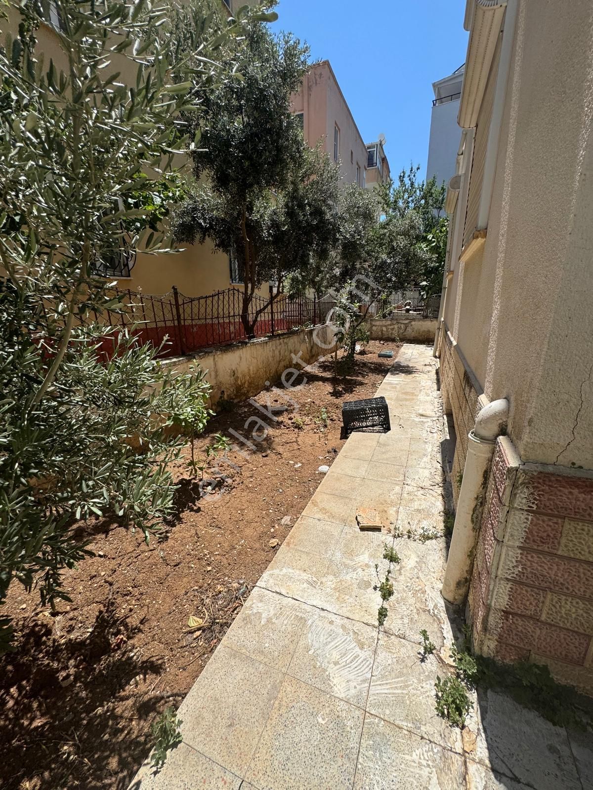 Çamlıkta Denize Yakın Komple Satılık Bina - Görsel 12