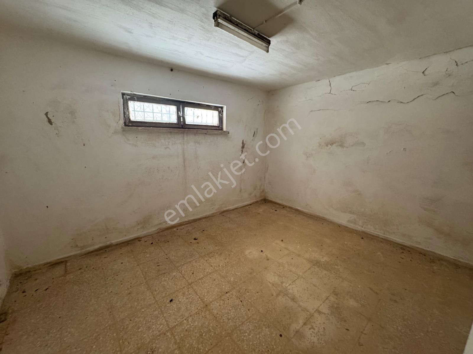 Çamlıkta Denize Yakın Komple Satılık Bina - Görsel 36