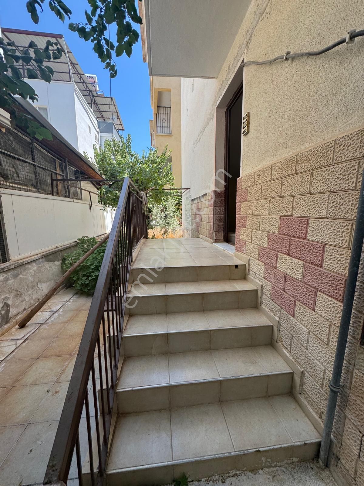 Çamlıkta Denize Yakın Komple Satılık Bina - Görsel 13