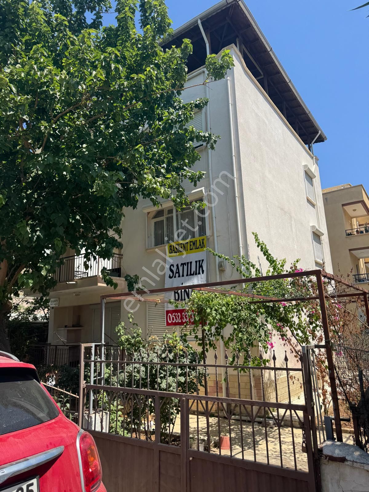 Çamlıkta Denize Yakın Komple Satılık Bina - Görsel 2