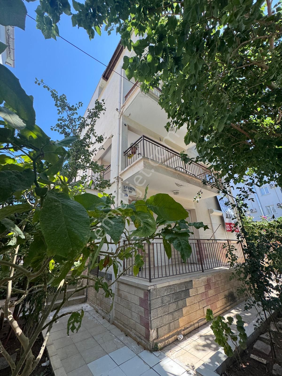 Çamlıkta Denize Yakın Komple Satılık Bina - Görsel 4