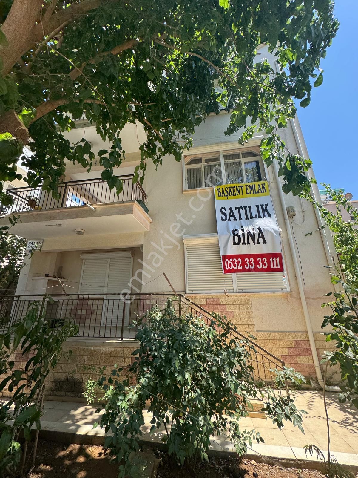 Çamlıkta Denize Yakın Komple Satılık Bina