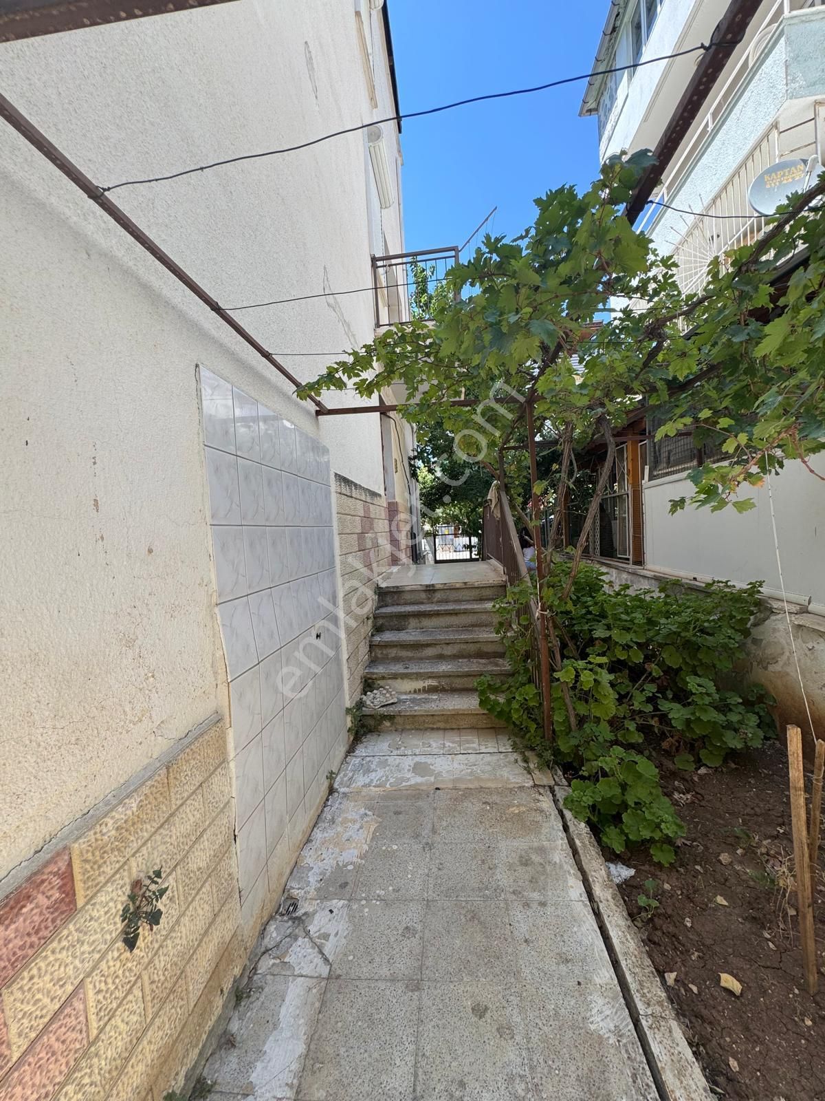 Çamlıkta Denize Yakın Komple Satılık Bina - Görsel 37