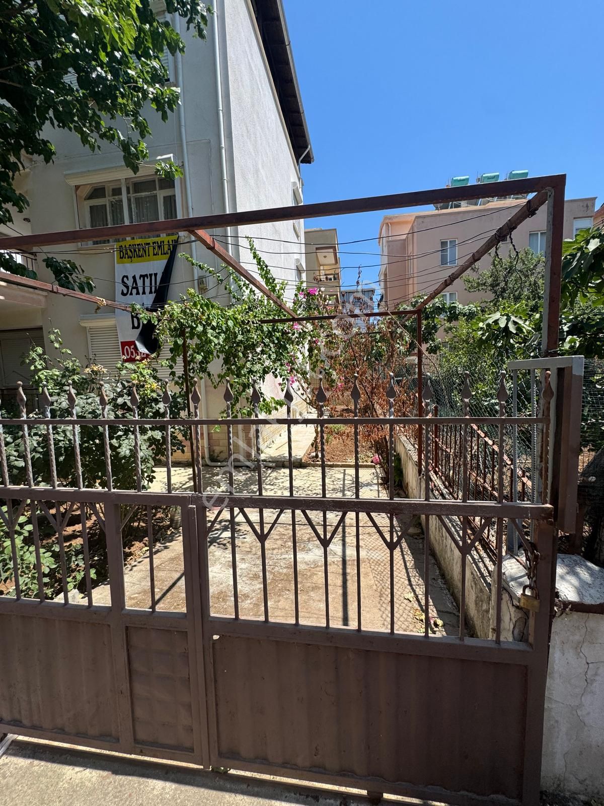 Çamlıkta Denize Yakın Komple Satılık Bina - Görsel 23