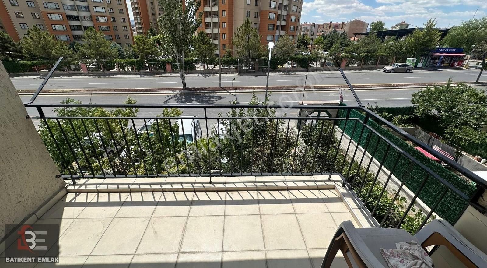 Batıkent Emlak'tan Kardelen Mah Cadde Cephe 3 Katlı Çift Girişli