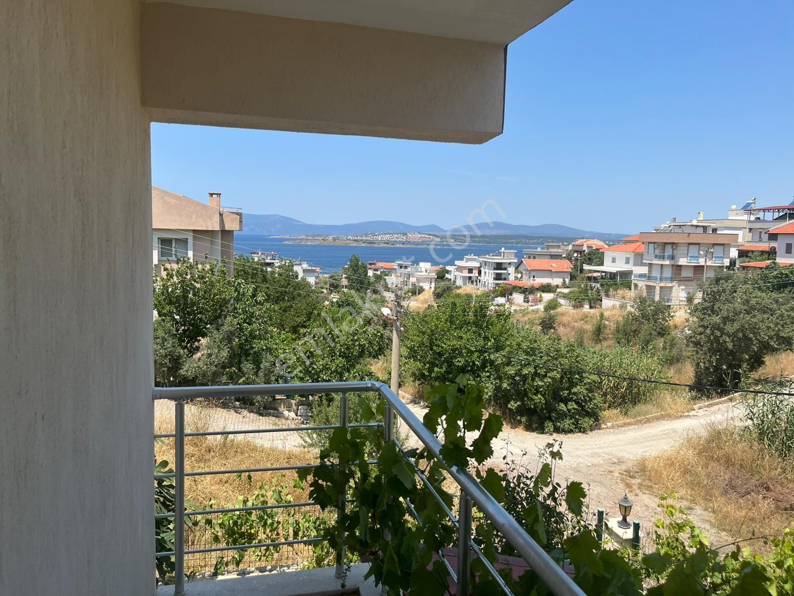 Seferihisar Akarca Mevkiinde Deniz Manzaralı Kiralık Yazlık