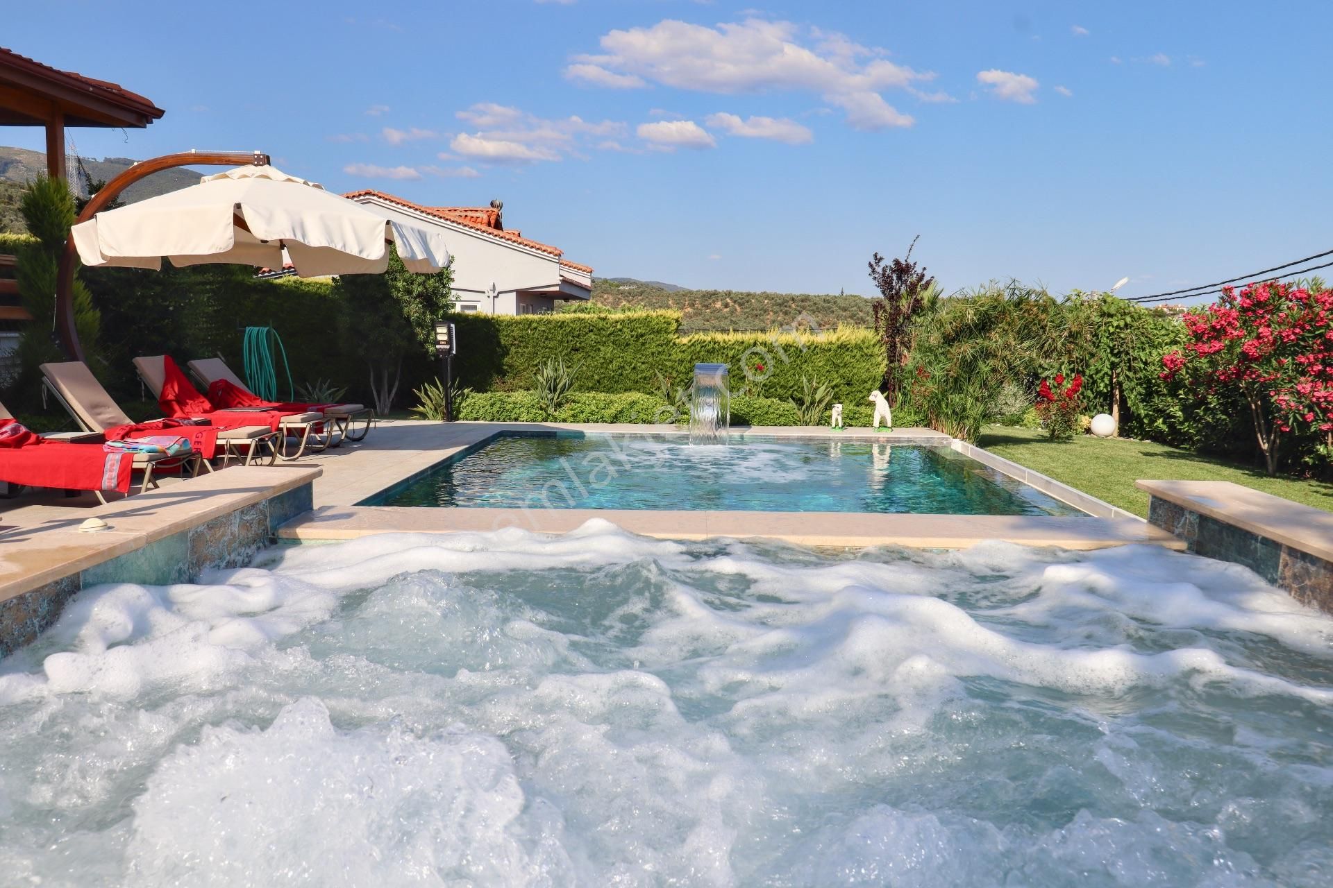 Altınoluk'ta 1300 M2 Arsa İçinde Satılık Havuzlu Malikane - Görsel 5