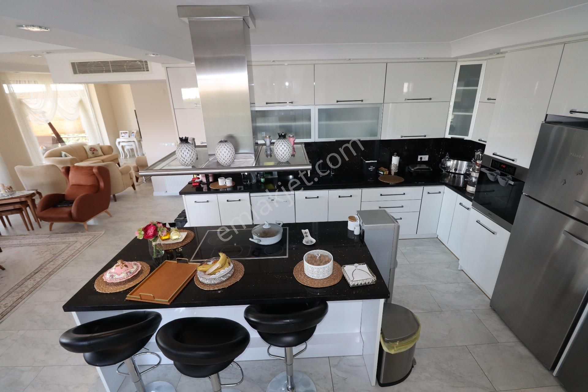 Altınoluk'ta 1300 M2 Arsa İçinde Satılık Havuzlu Malikane - Görsel 26