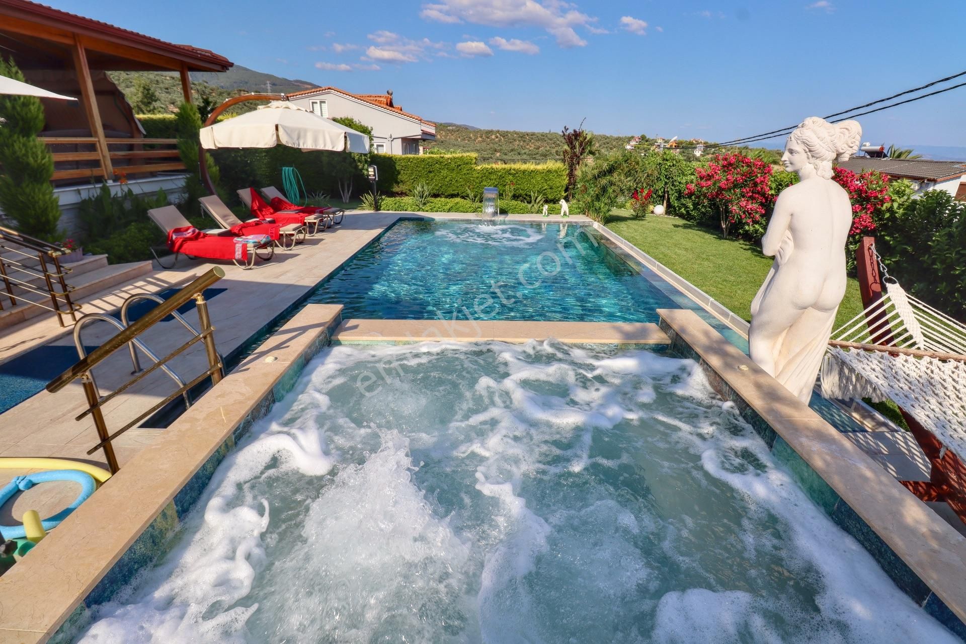 Altınoluk'ta 1300 M2 Arsa İçinde Satılık Havuzlu Malikane - Görsel 4