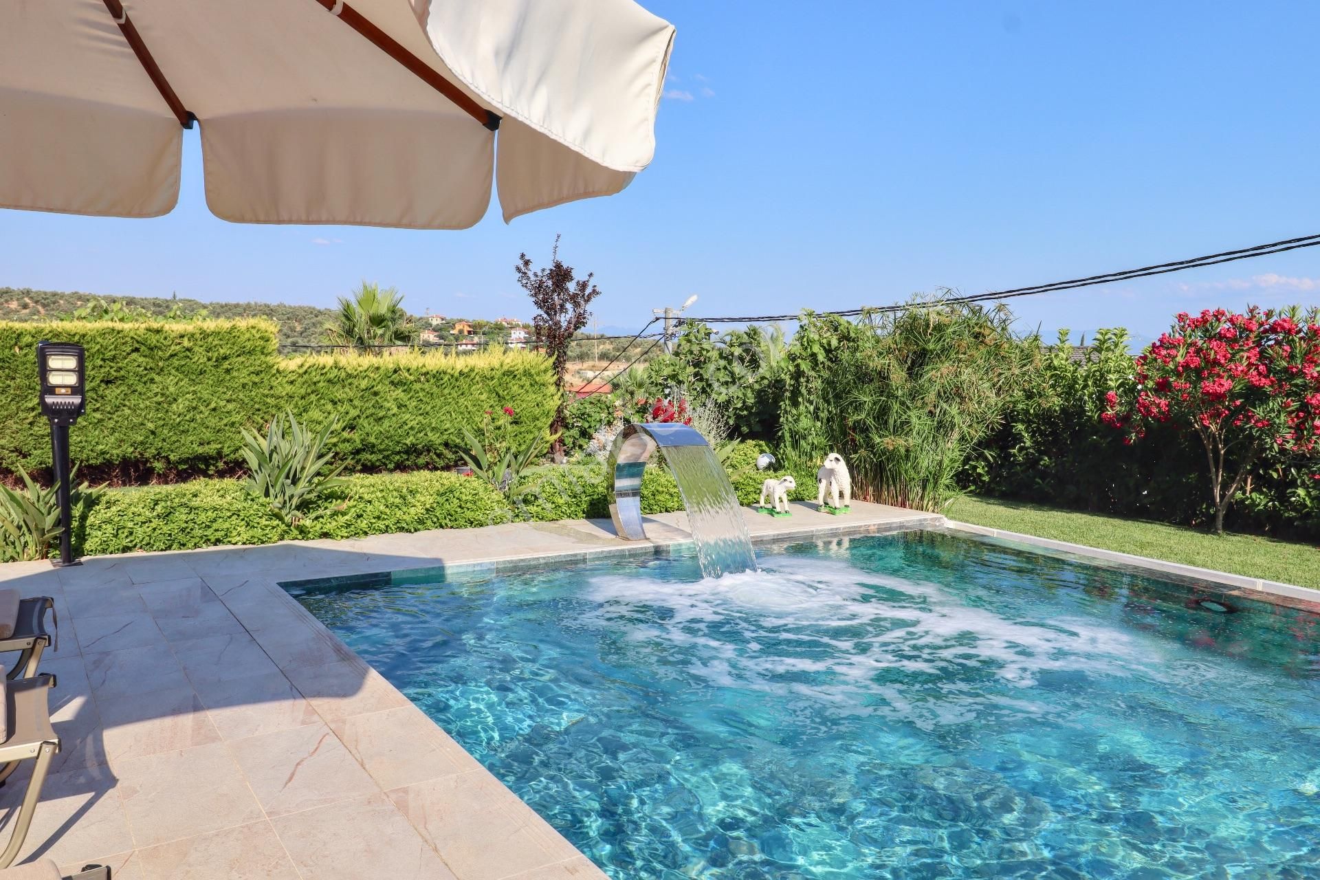 Altınoluk'ta 1300 M2 Arsa İçinde Satılık Havuzlu Malikane - Görsel 10