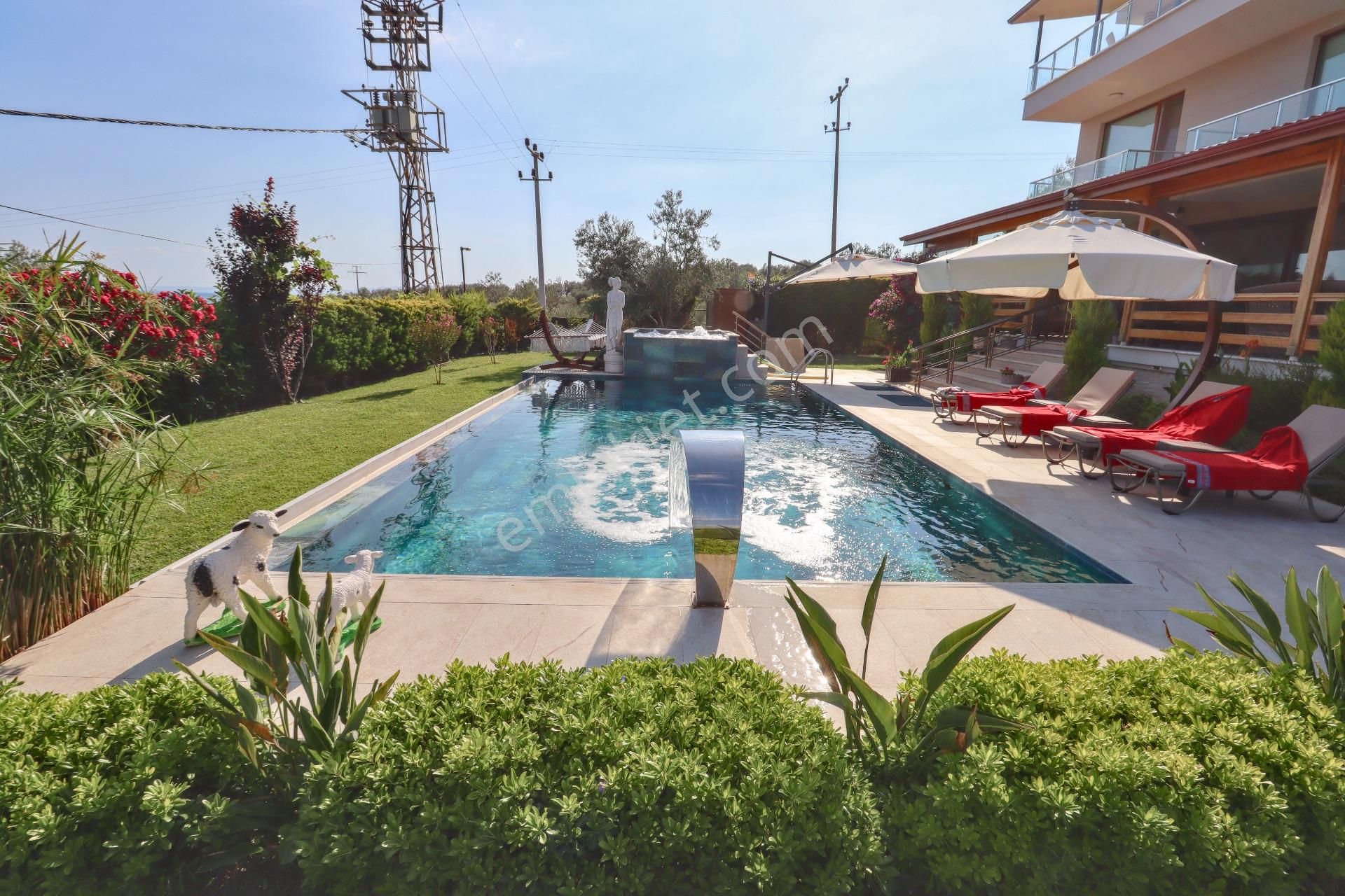 Altınoluk'ta 1300 M2 Arsa İçinde Satılık Havuzlu Malikane - Görsel 8