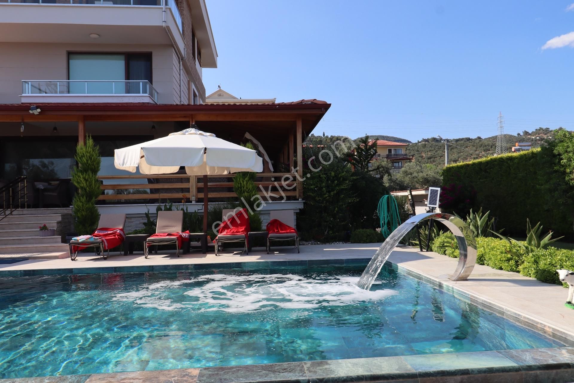 Altınoluk'ta 1300 M2 Arsa İçinde Satılık Havuzlu Malikane - Görsel 12