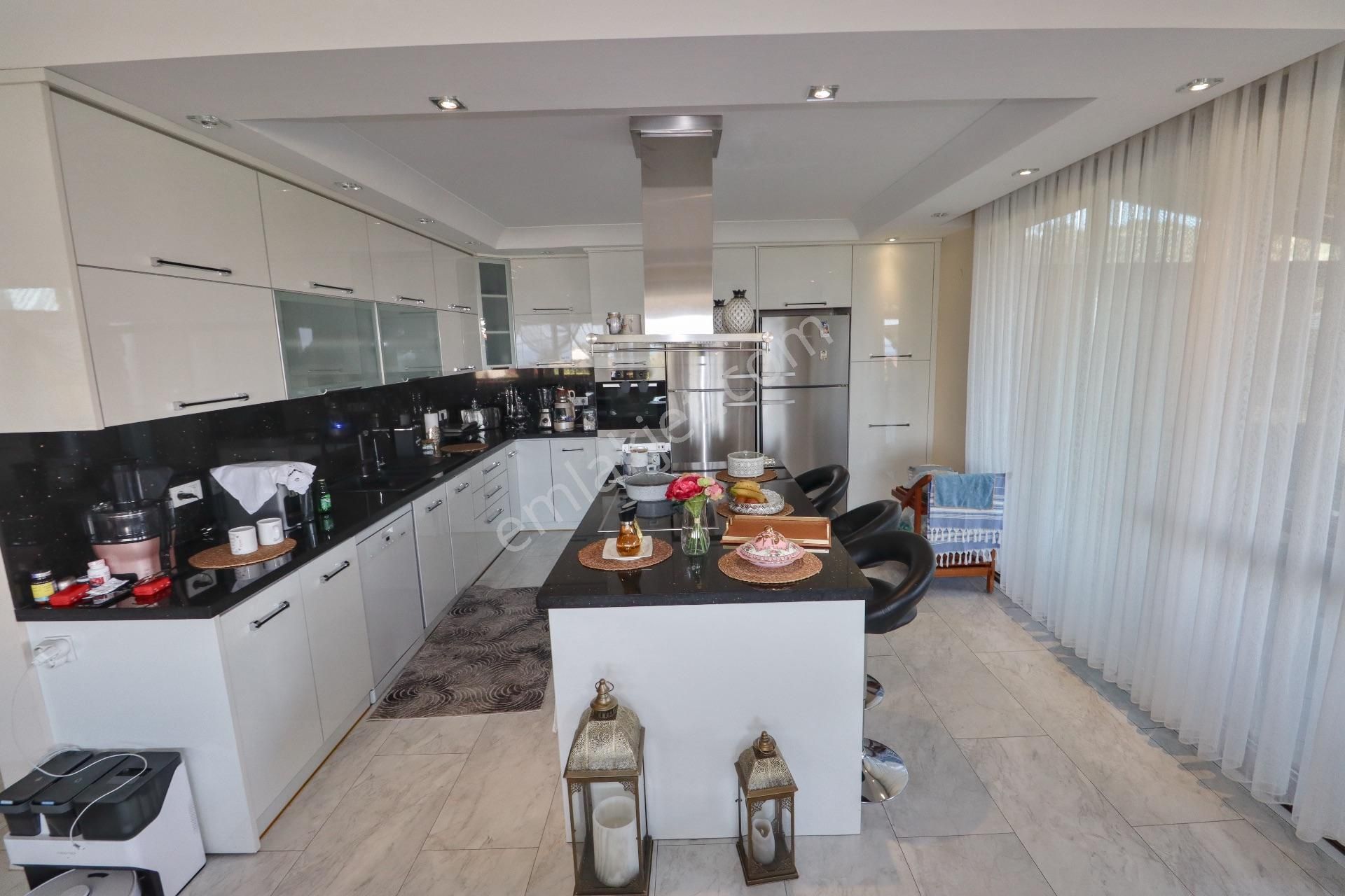 Altınoluk'ta 1300 M2 Arsa İçinde Satılık Havuzlu Malikane - Görsel 24