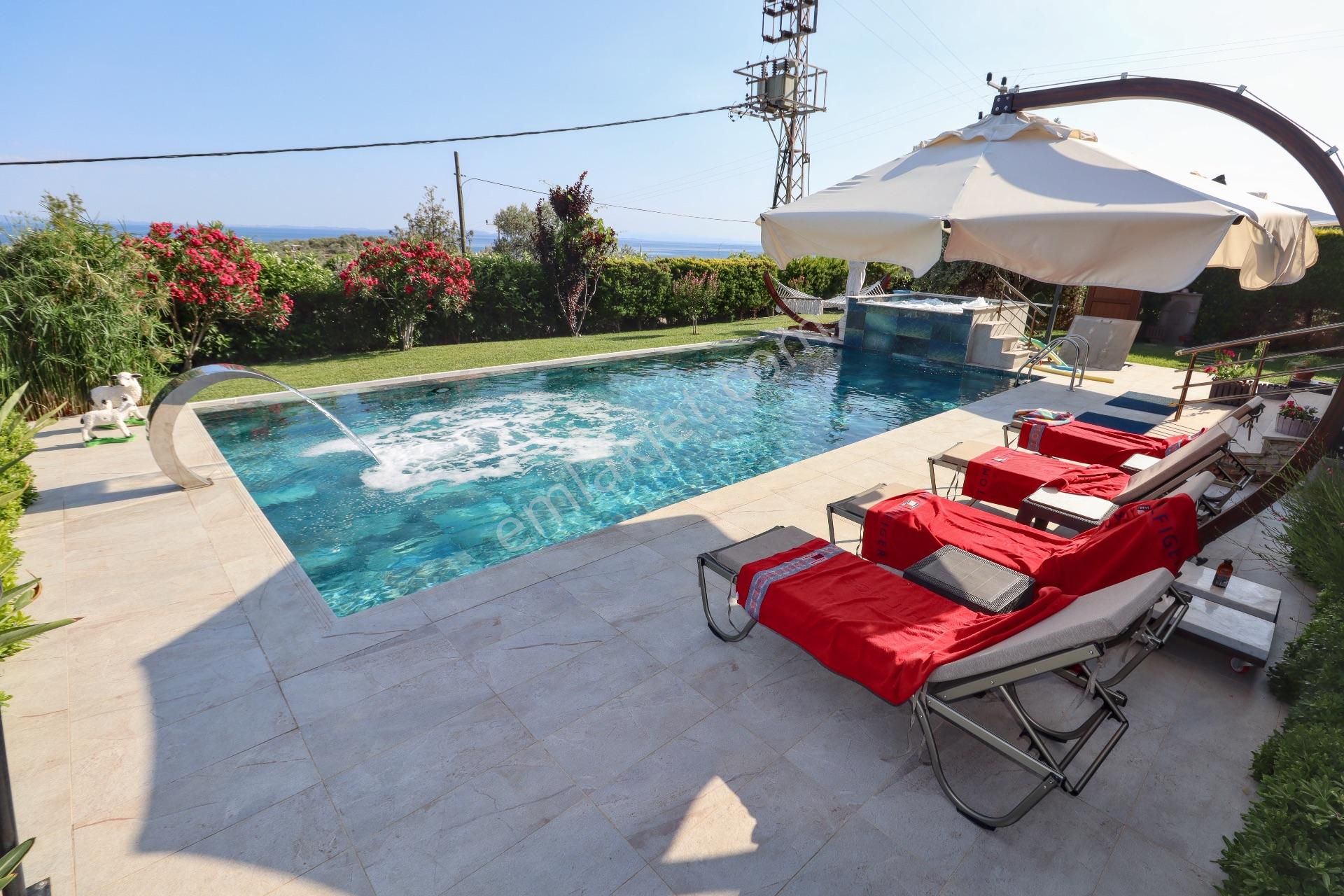 Altınoluk'ta 1300 M2 Arsa İçinde Satılık Havuzlu Malikane - Görsel 3