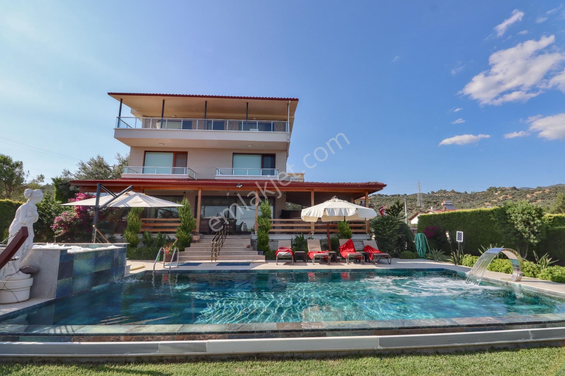 Altınoluk'ta 1300 M2 Arsa İçinde Satılık Havuzlu Malikane - Görsel 9