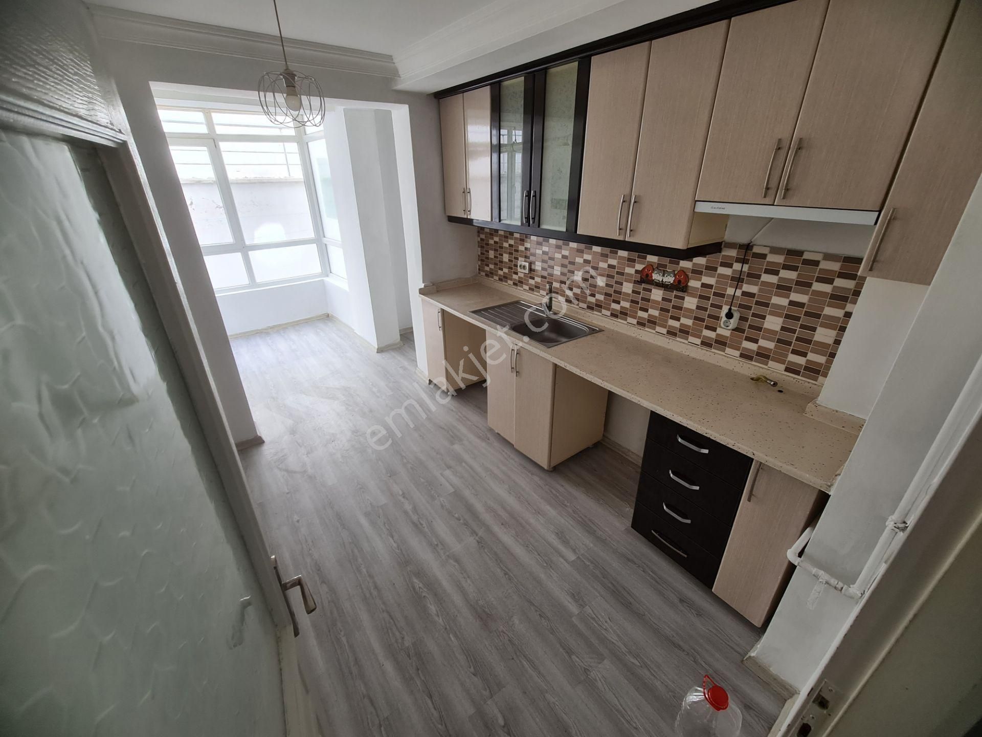 Geniş Daire Arayanlara Cadde Üzeri Giriş Kat Masrafsız 2+1