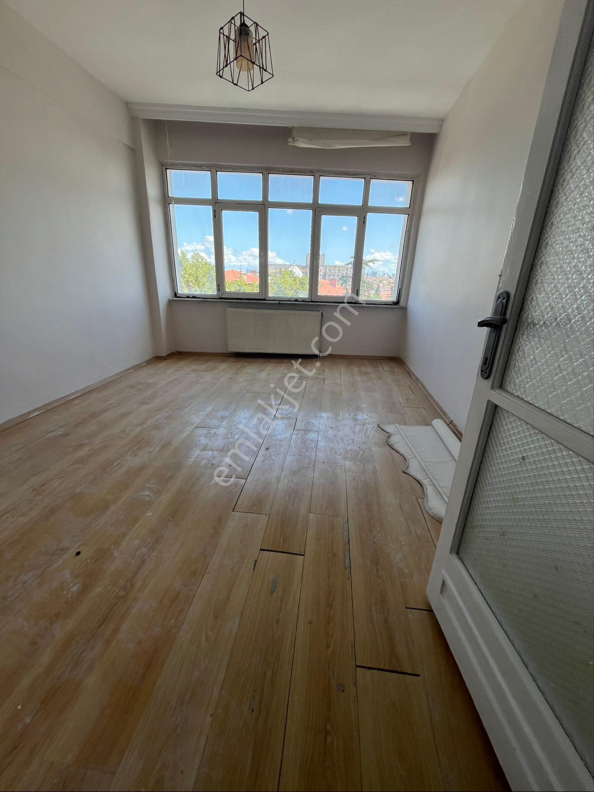 Çapa İstiklal Gayrimenkul Den Millet Caddesi Üzerinde 3+1 Satılık Daire