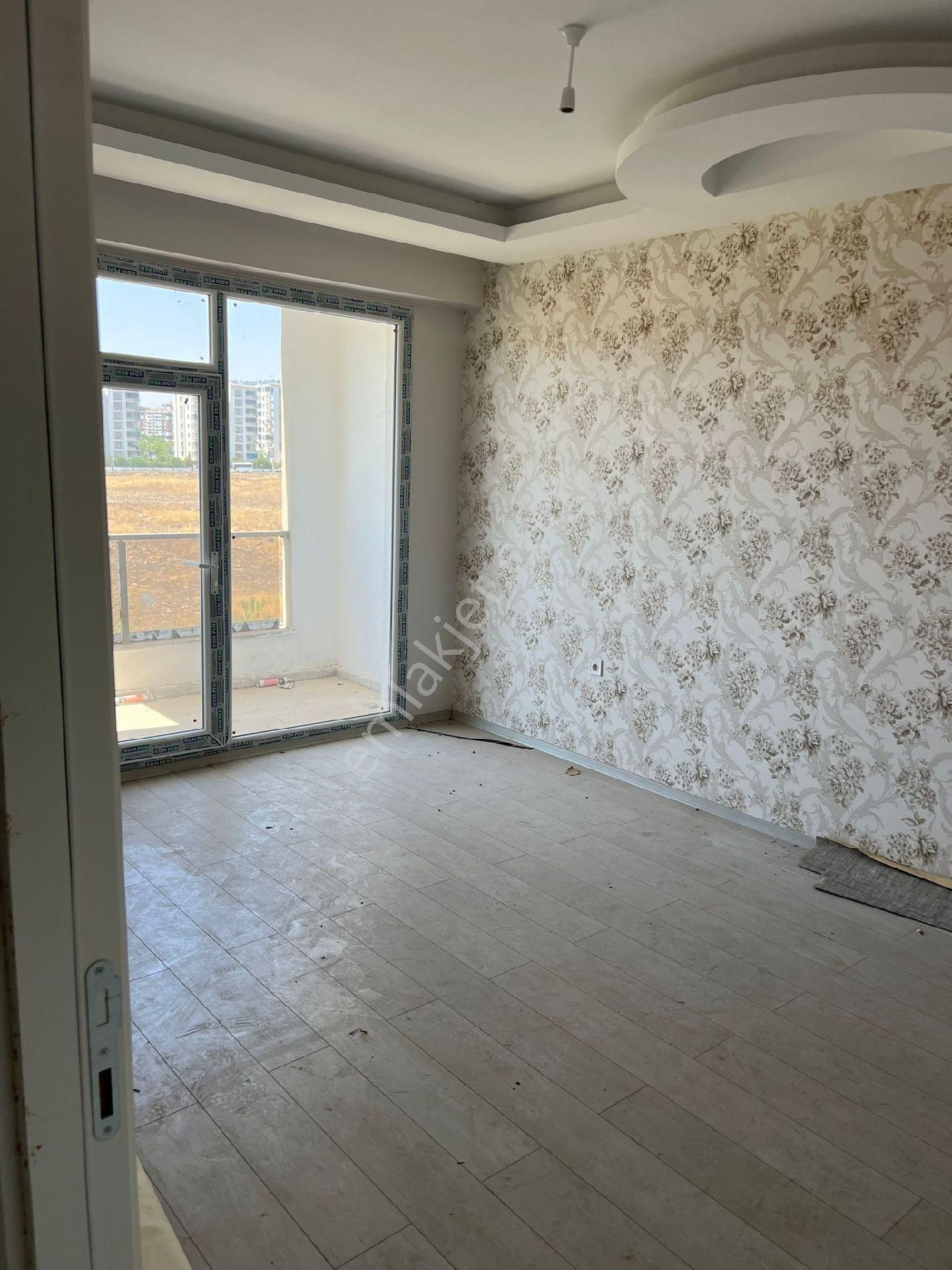 Bağcılar Nevruz Civarında Bulunan Dairemiz 3+1 Lüks Dairemiz Acilen Satılık Tır