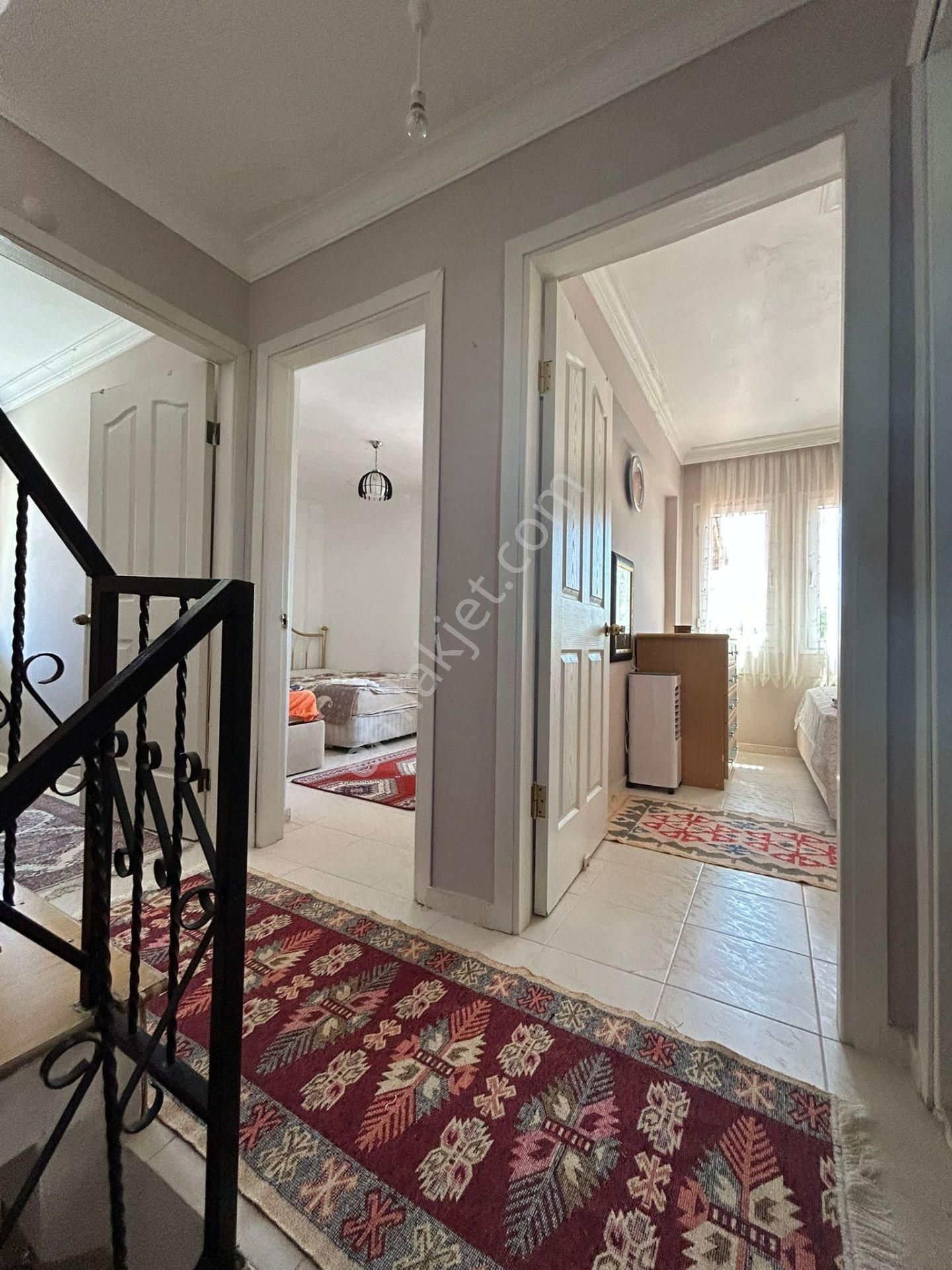 Dikili'de Site İçinde Köşe Harika Konumda 3+1 Tripleks Villa - Görsel 11