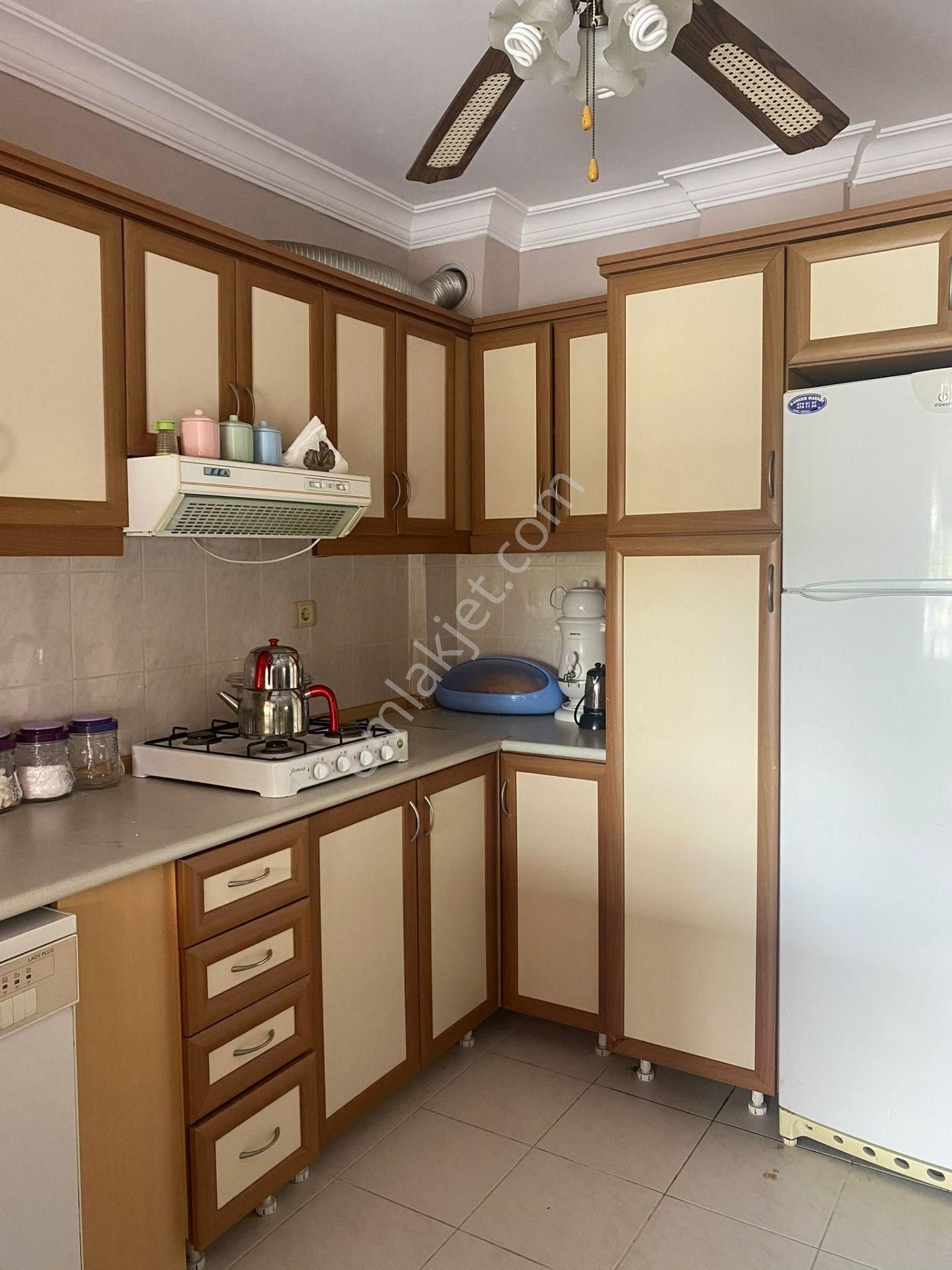 Dikili'de Site İçinde Köşe Harika Konumda 3+1 Tripleks Villa - Görsel 8