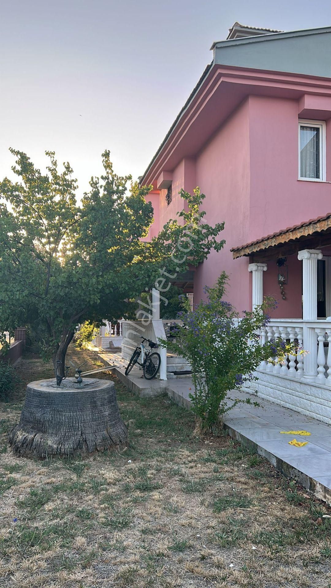 Dikili'de Site İçinde Köşe Harika Konumda 3+1 Tripleks Villa - Görsel 7