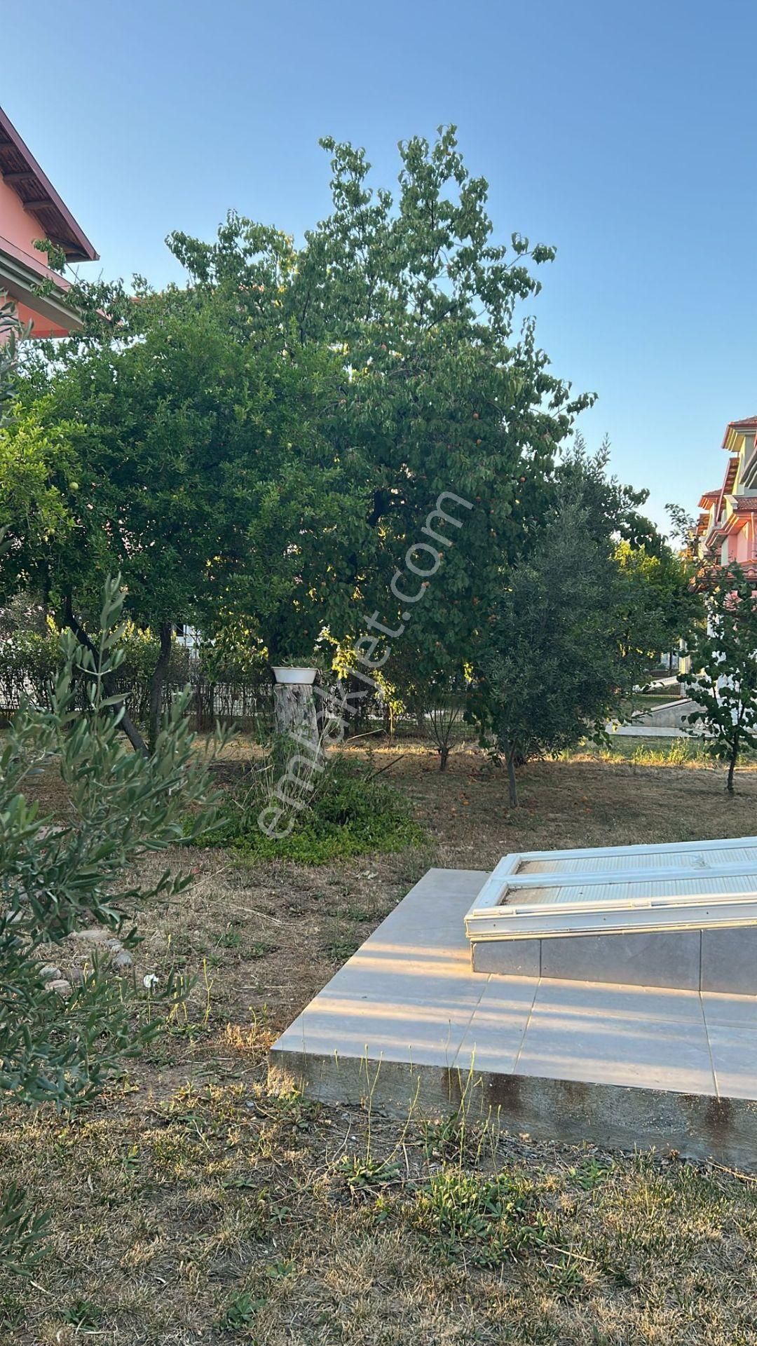 Dikili'de Site İçinde Köşe Harika Konumda 3+1 Tripleks Villa - Görsel 6