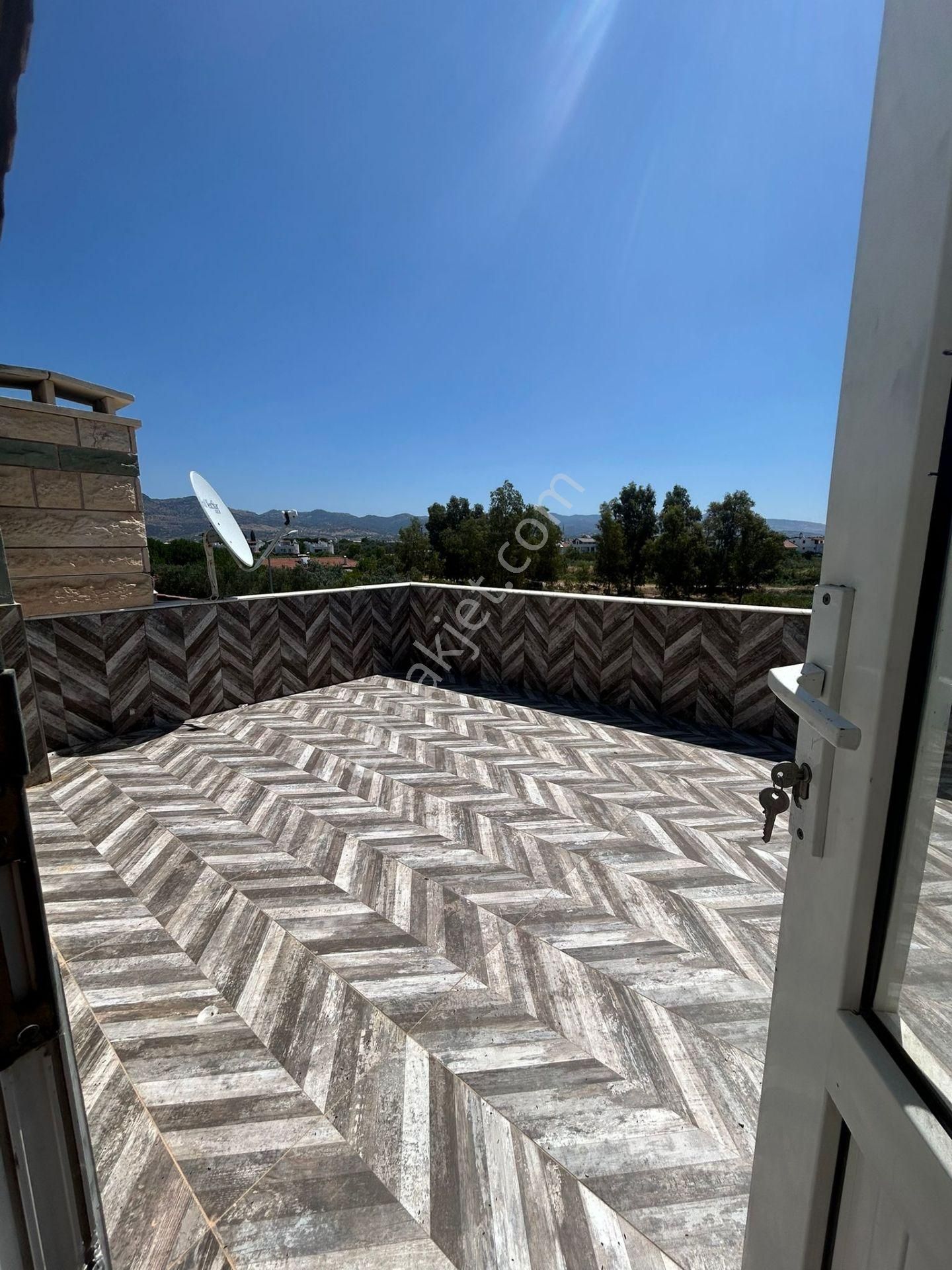 Dikili'de Site İçinde Köşe Harika Konumda 3+1 Tripleks Villa - Görsel 21