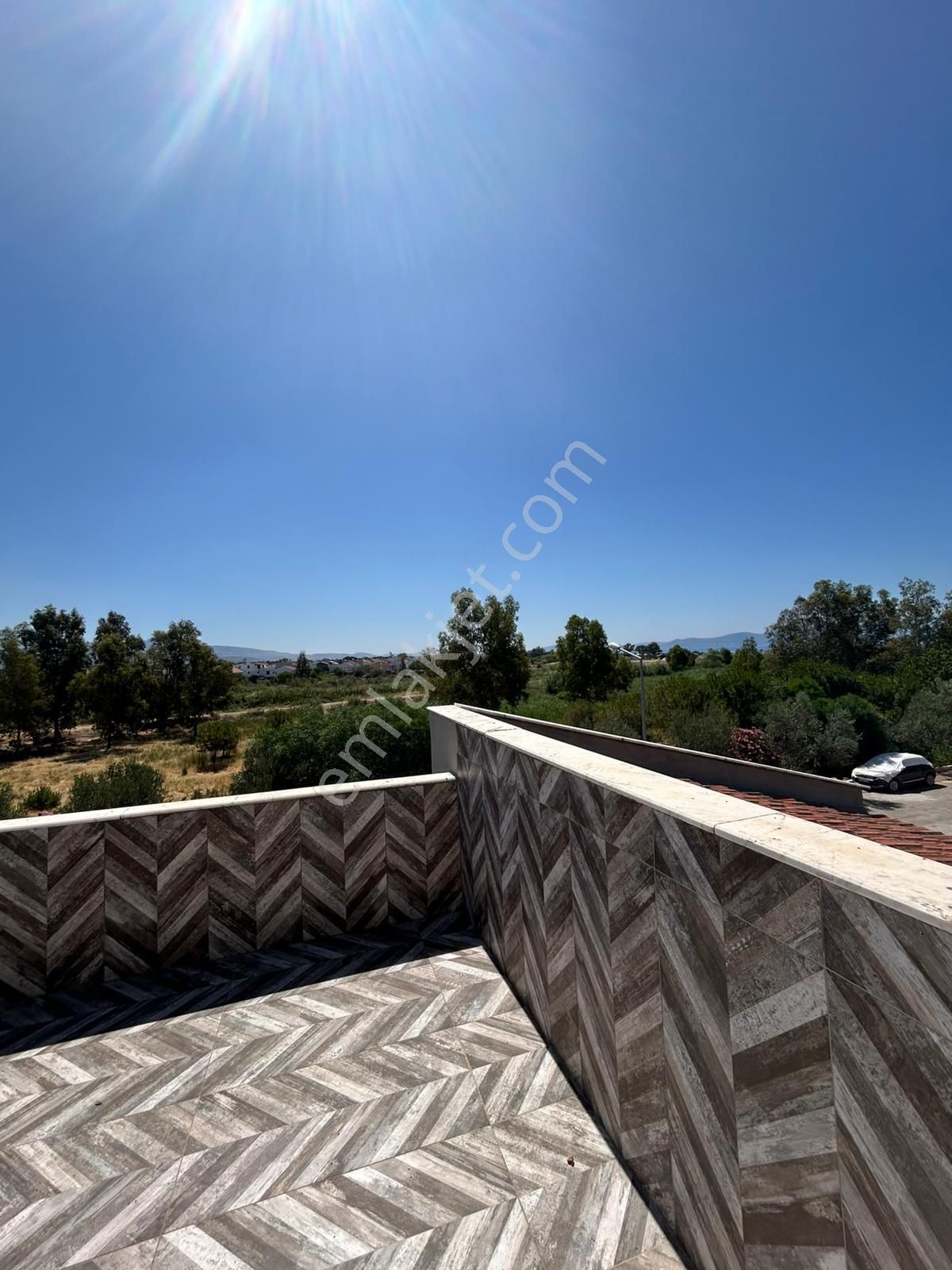 Dikili'de Site İçinde Köşe Harika Konumda 3+1 Tripleks Villa - Görsel 19