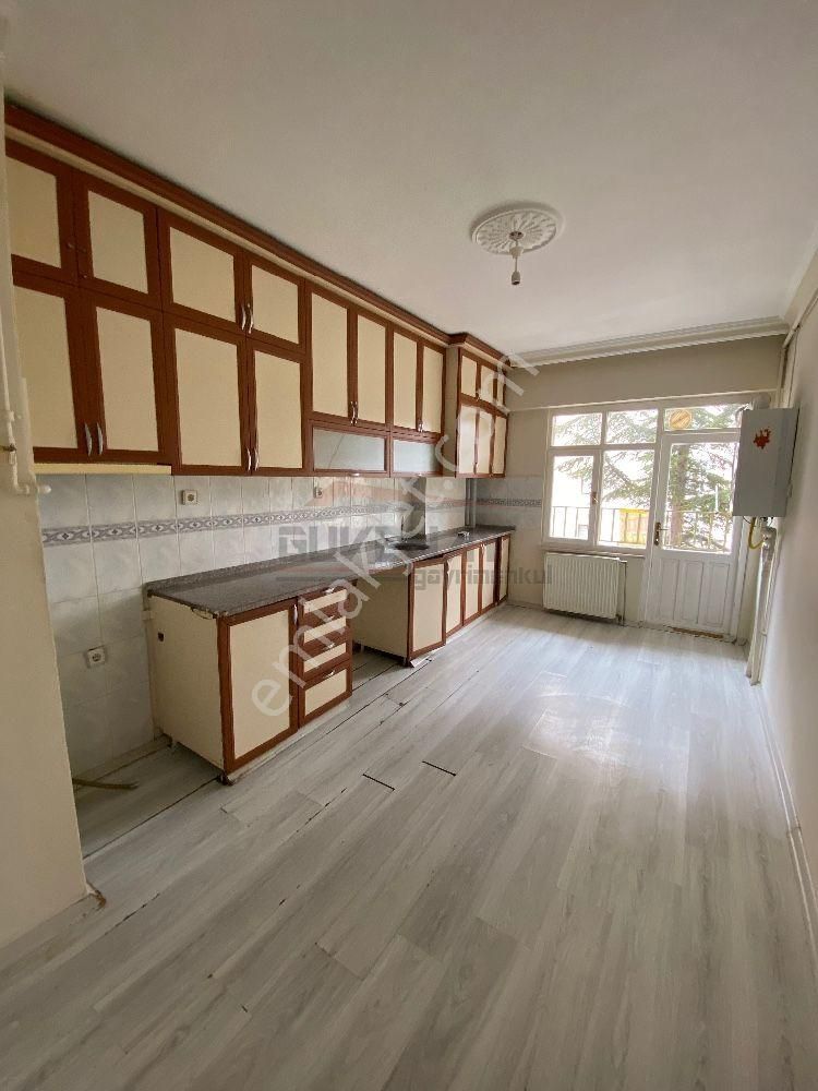 Güvenay- Çorum Dr. İlhan Gürel Cadde Üzeri 4+1 Kiralık Daire