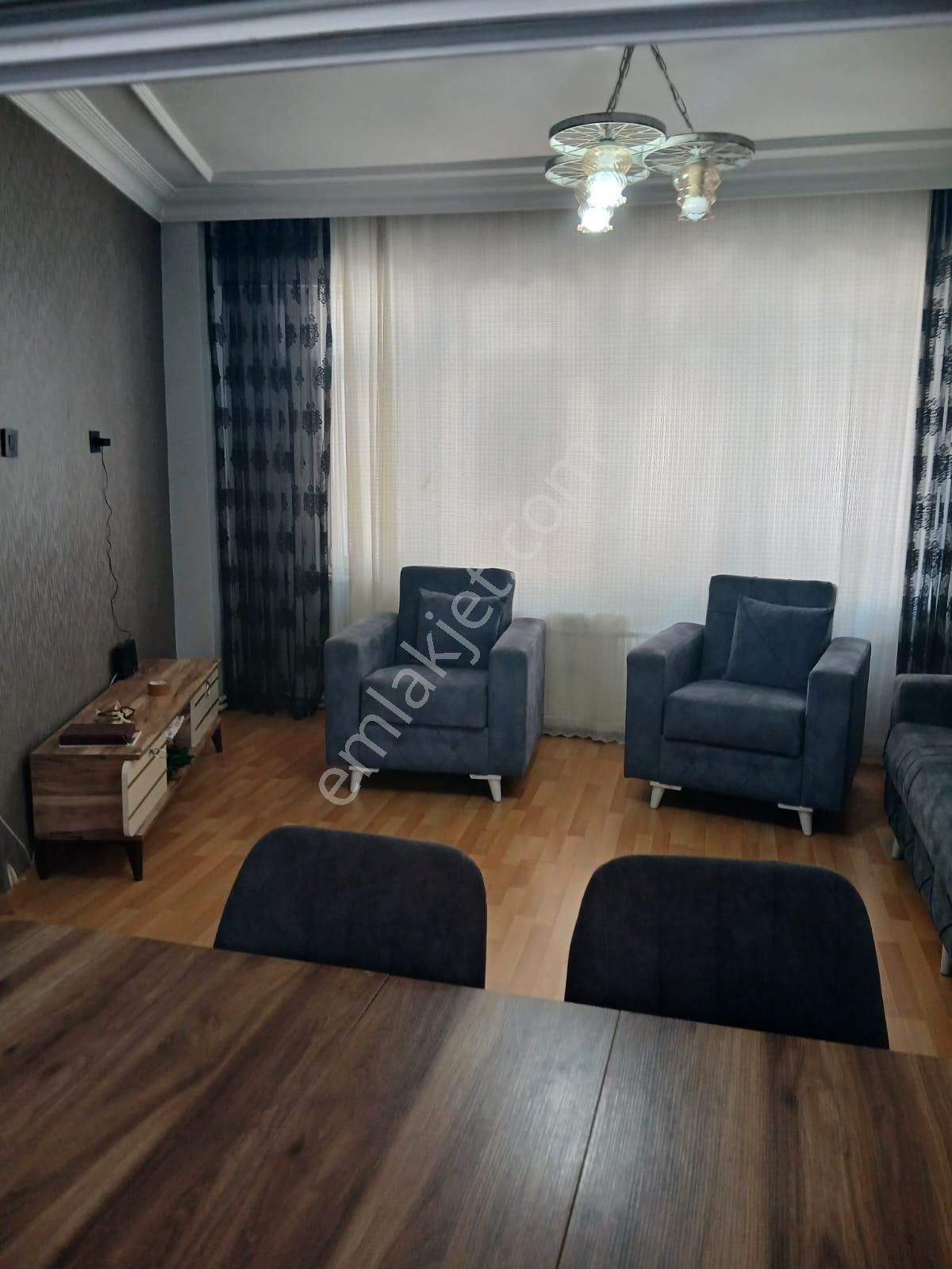 Fatih Fevzipaşa Caddesinde 3+1/125m2/ 1. Kat Eşyalı Satılık Daire