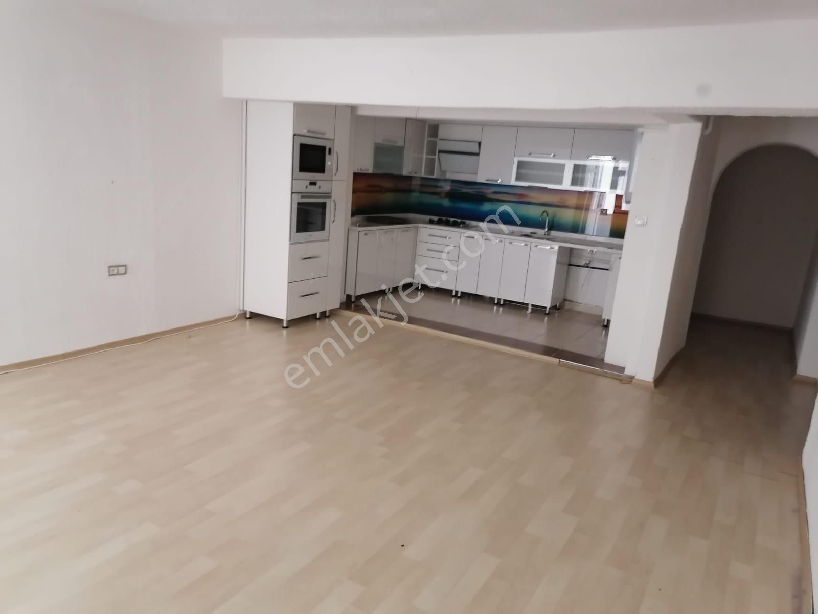 Önaldan Ankara Çankaya Dikmen Hürriyet Cad. Üzeri 3+1 Yapılı Ebeveyn Banyolu
