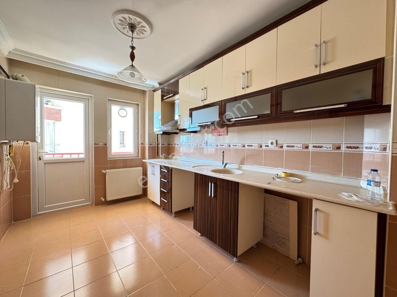 Bademlik Yolu Cadde Yakını Ön Cephe 3+1 Asansörlü Çift Balkon !!