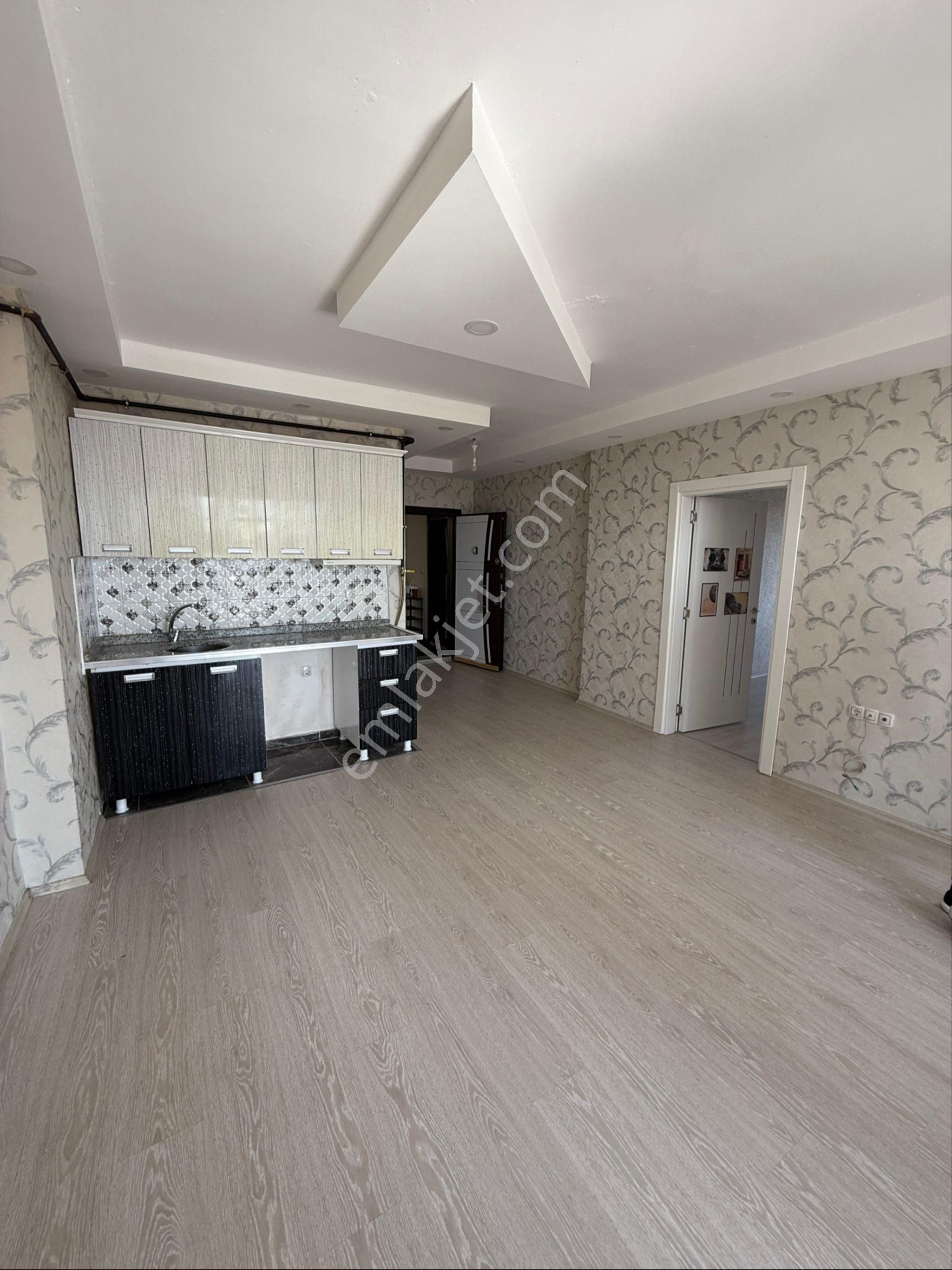 İskele Cad Vatso Civarında Kiralık 2+1 Daire Bolkonlu Memur Kiracı Terhcli