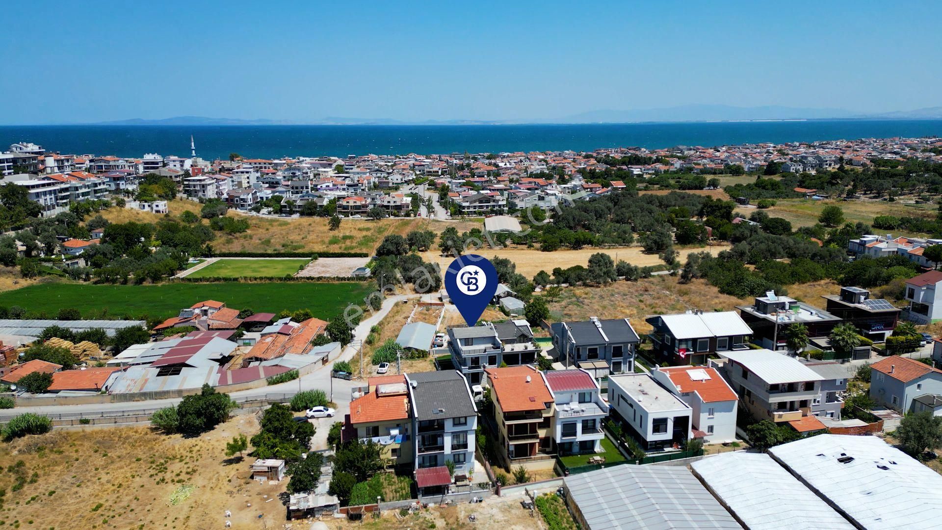 Zeytinalanında 5+1 Satılık Tam Müstakil Villa