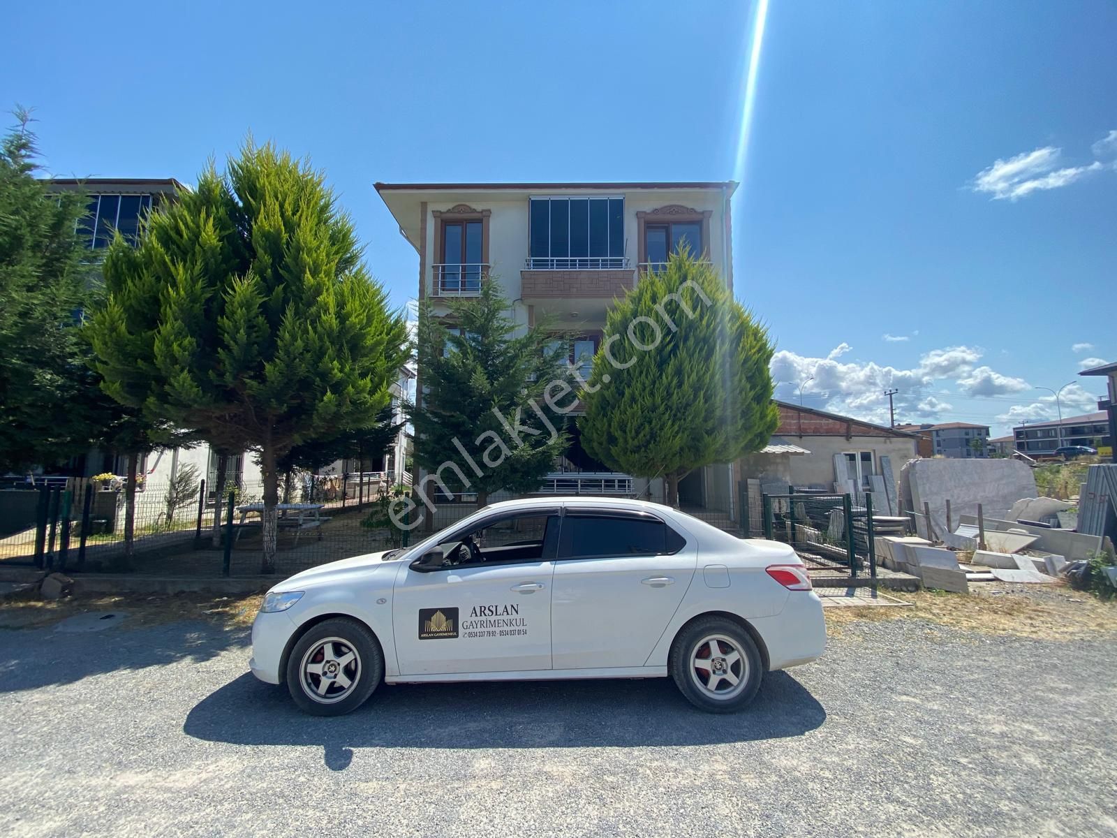 Plaj Merkezde Masrafsız Temiz Cam Balkonlu 2+1 Daire