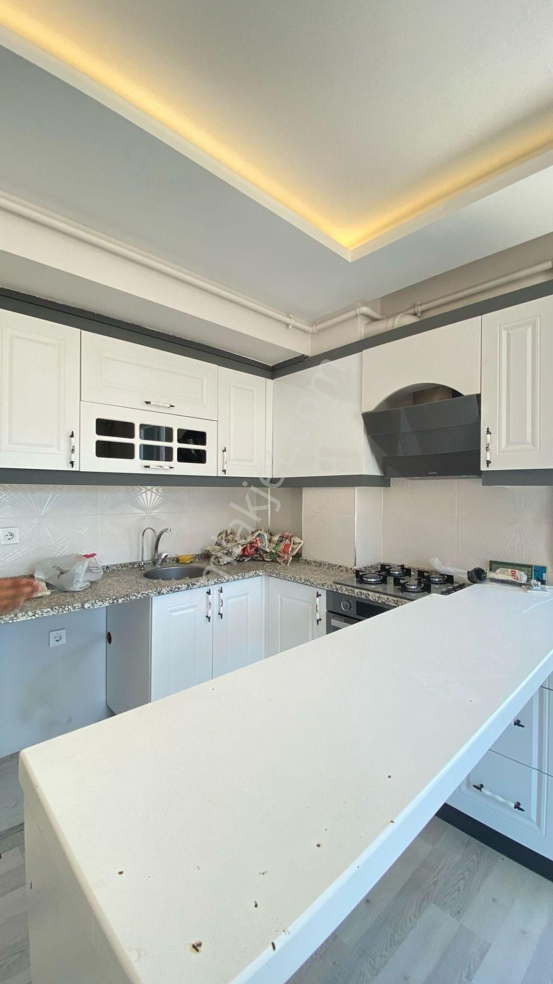 Keçiliköy Mahallesi 2+1 85 M2 3 Katlının 3 Katı Kombi Dogalgazlı Açık Mutfak