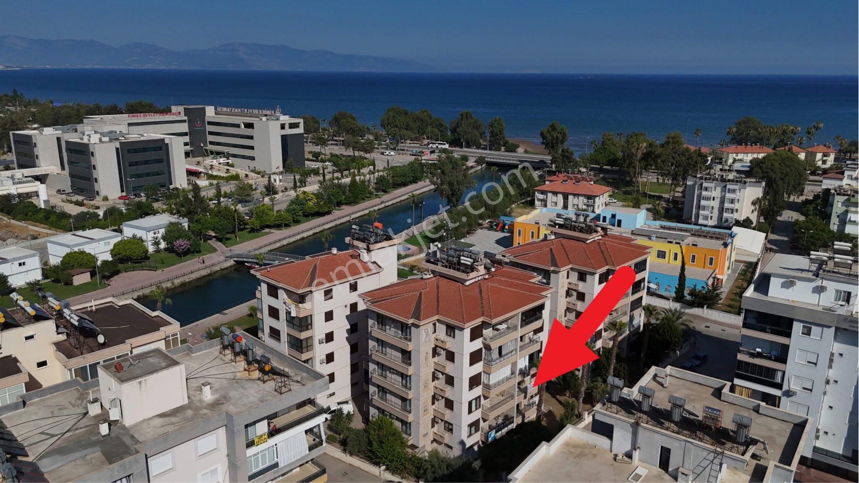Merkezi Konumda 4+1 Satılık Site İçi Lüks Daire