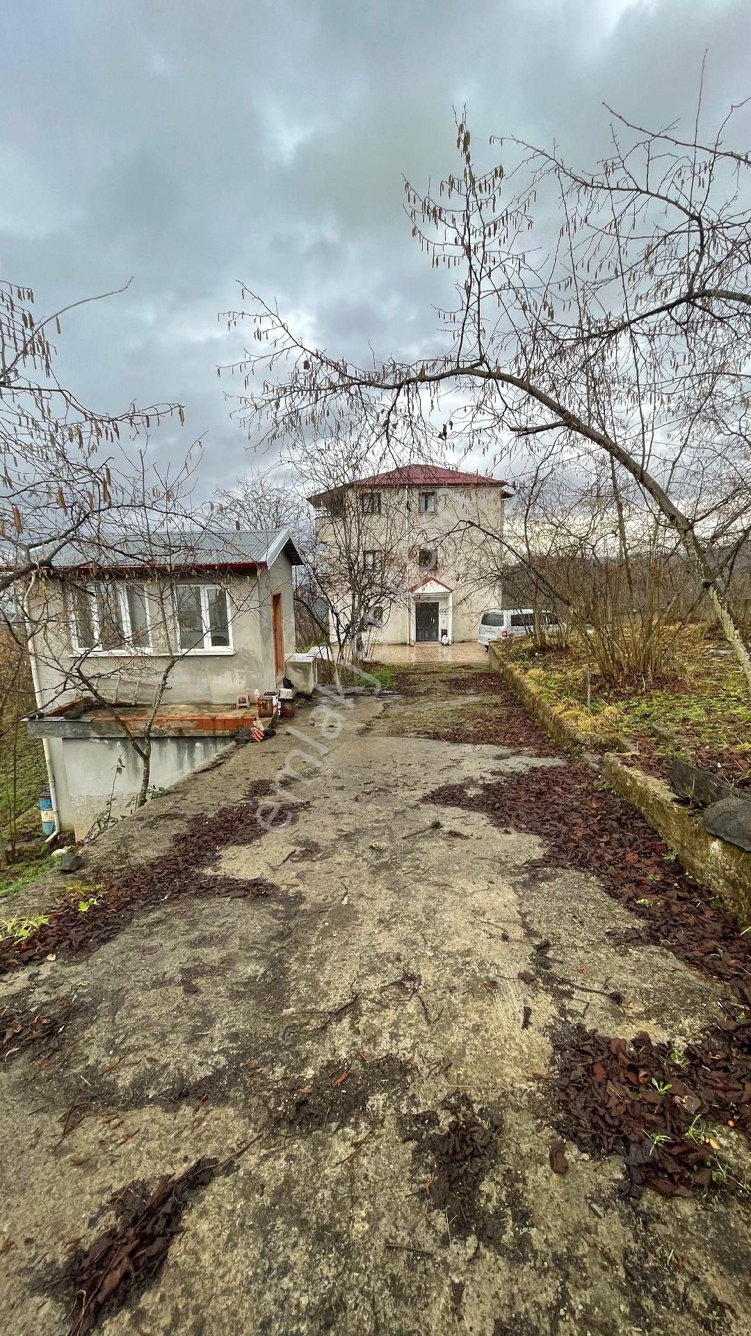 Trabzon Ortahisar Esenyurt 3 Katlı Bina Ve Arazi