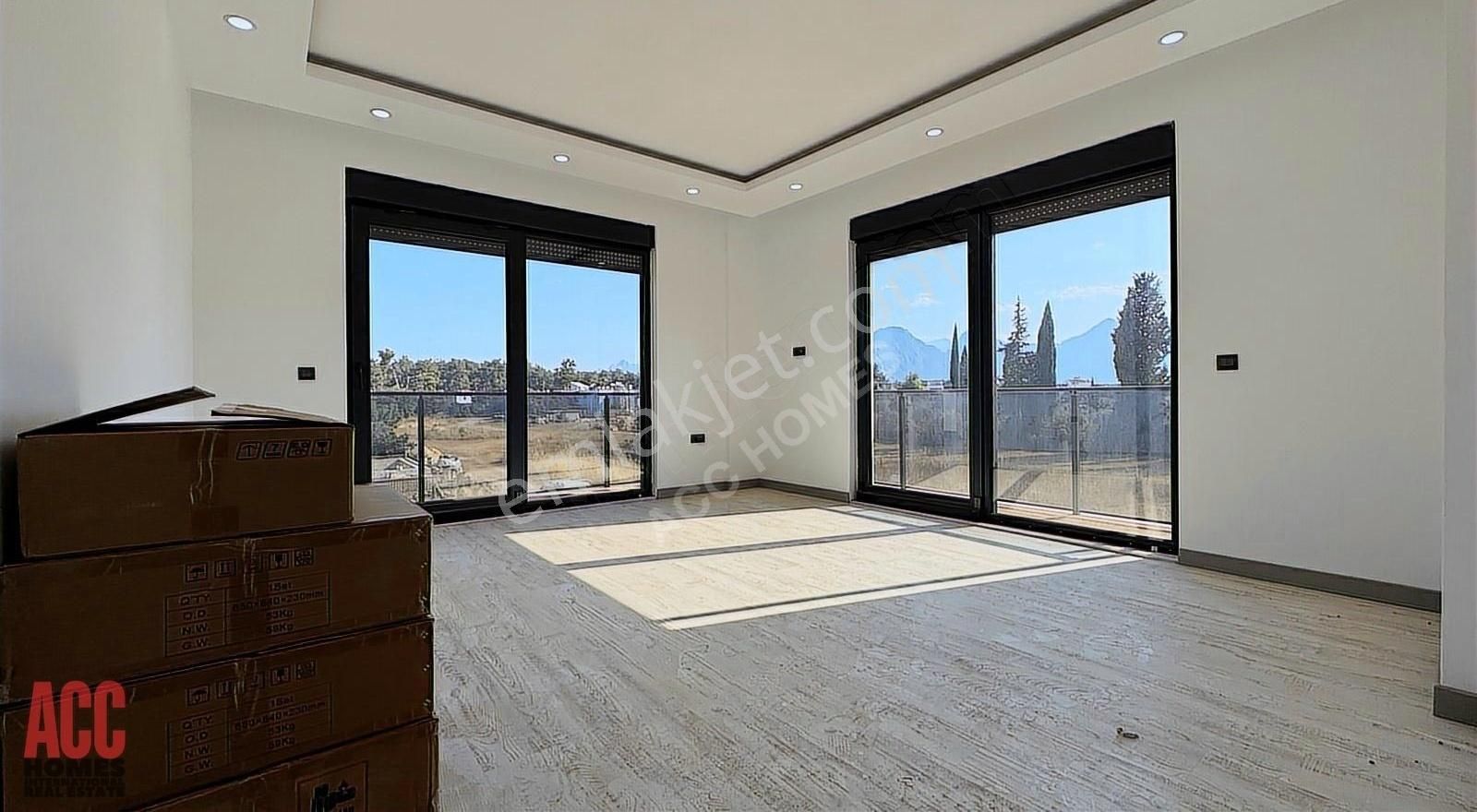 Acc Homes'tan Düzlerçamı Anayola 300 Mt. 5+1,497 M2 Arsa Villa