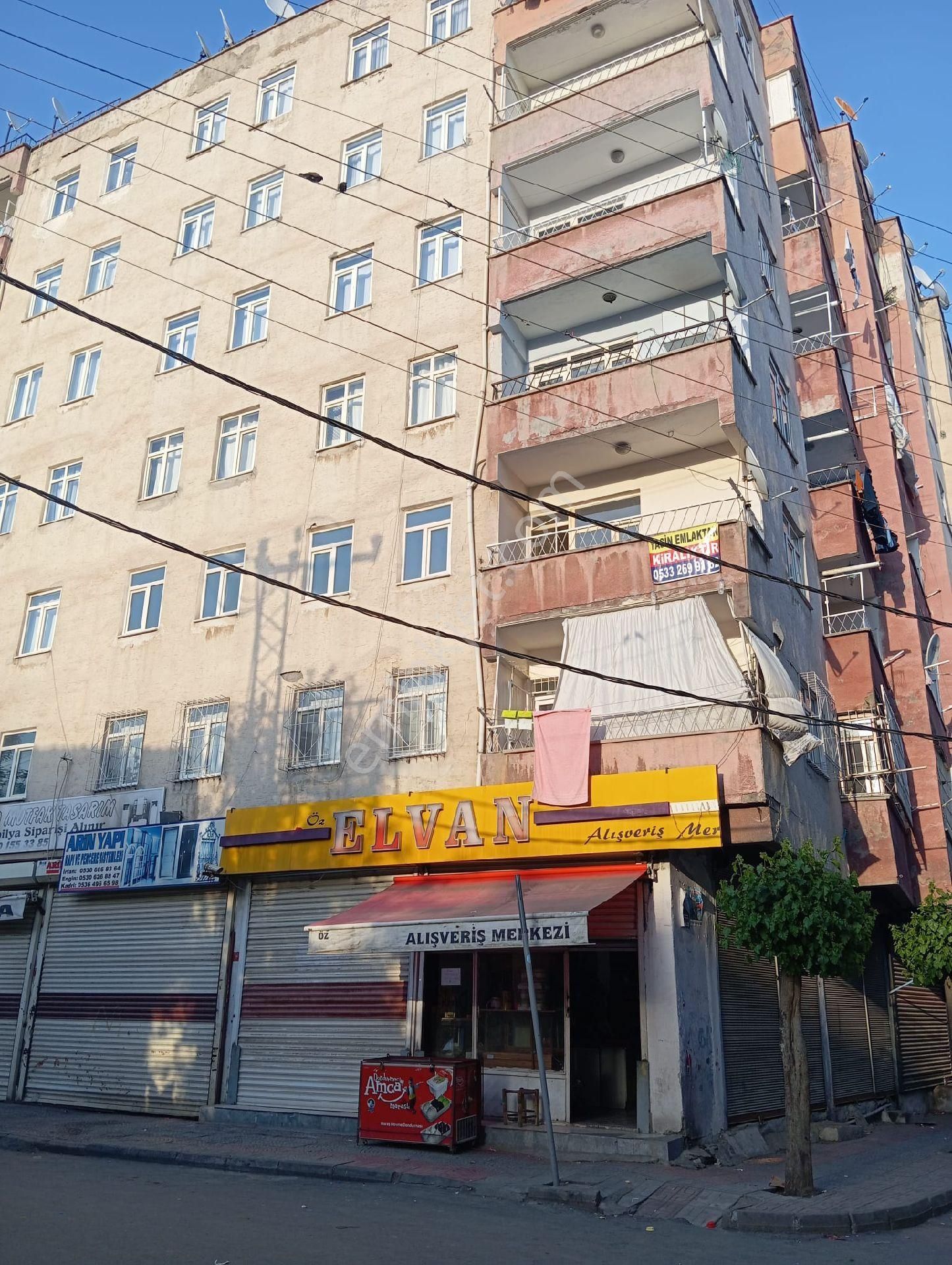 Bu Fiyata Yok Acil Satılık Bağlar Sakarya Caddesi Civarı Temiz Satılık 2+1 Bakımlı Daire