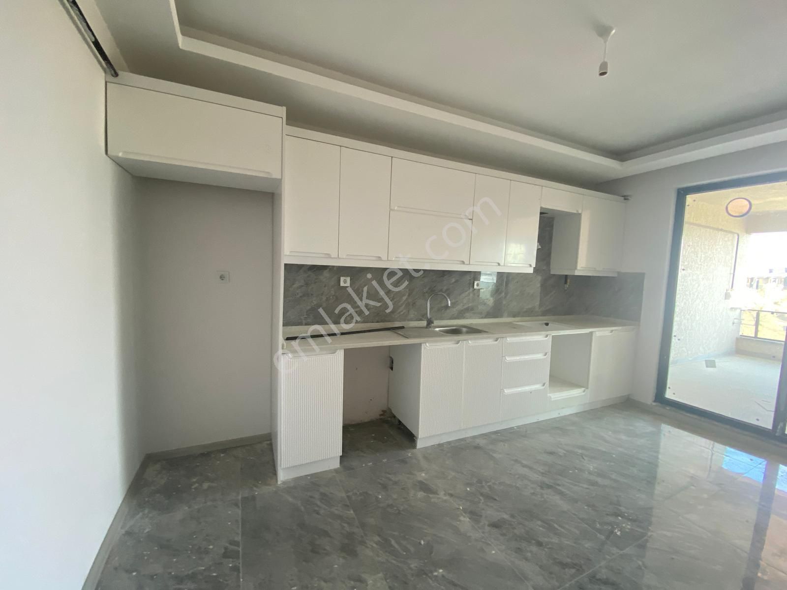 Acil Satılık 3+1 Deniz Manzaralı Havuzlu