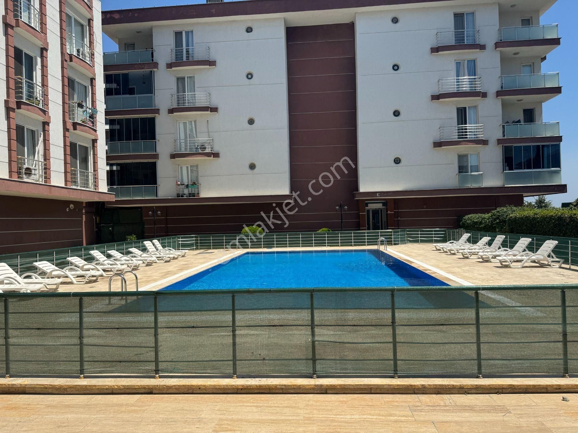 Büyükçekmece Defne Marin Sitesinda Satılık Dubleks Daire
