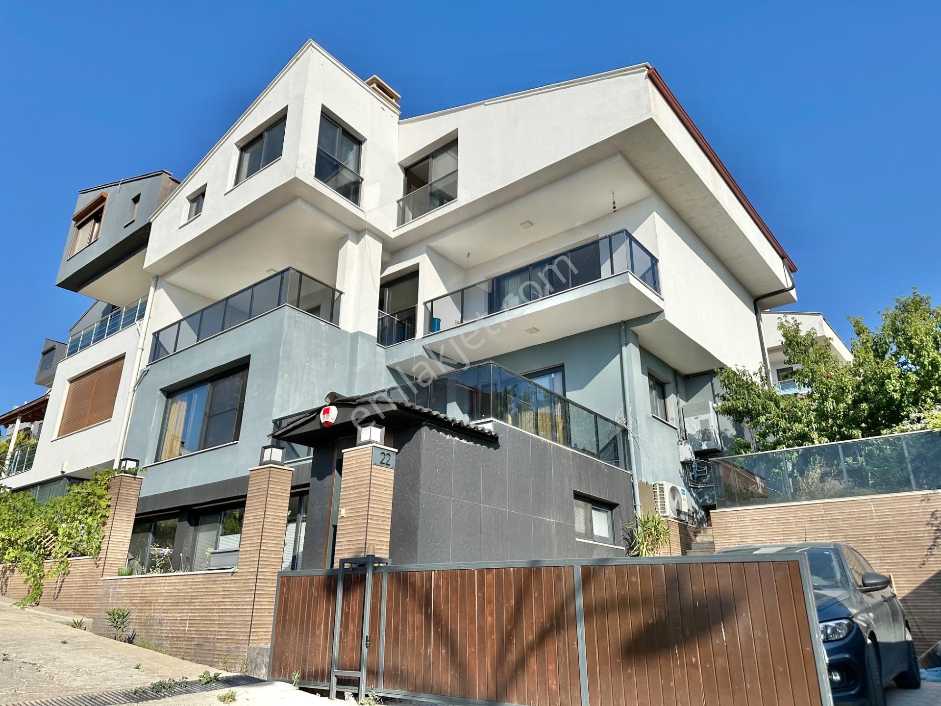 Güzelbahçe Kahramandere'de Site İçerisinde 4+2 Kiralık Villa