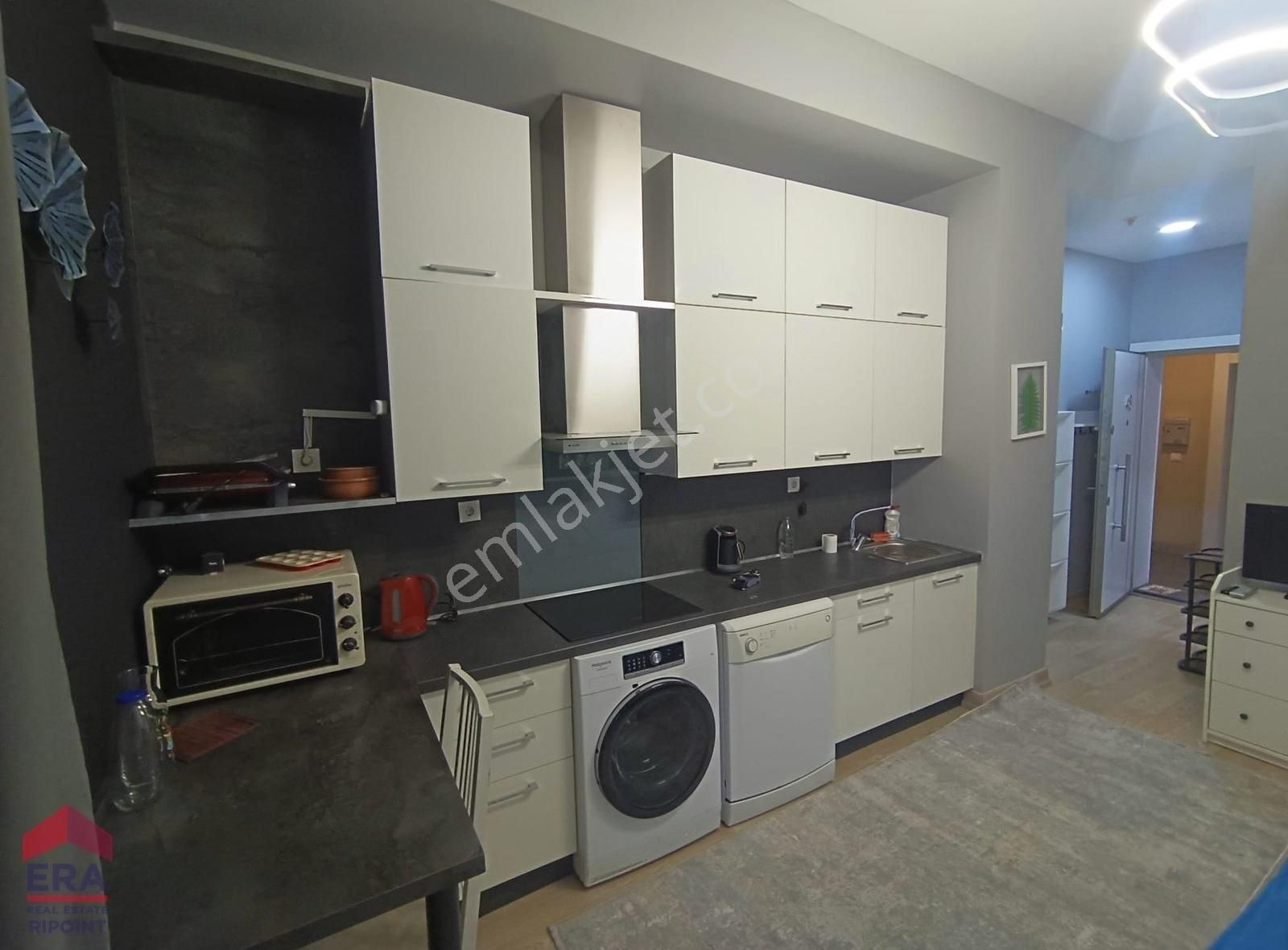 Terracemix Havuzlu Güvenlikli Metrobüse Yakın Sitede 1+0
