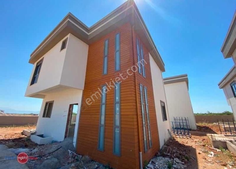 Döşemealtı Merkezi Konumda Müstakil Havuzlu Villa