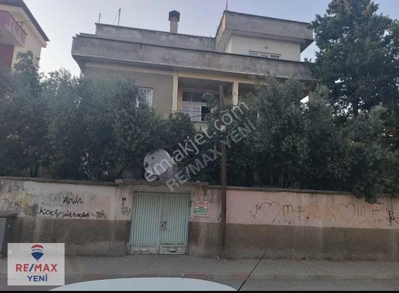 Satılık Üç Katlı Müstakil Ev-batıparkın Gözdesi